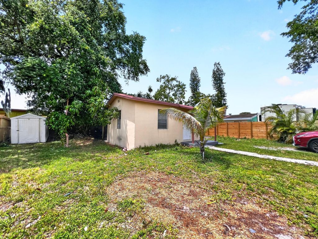 Photo of 1608 N 58th Avenue, Hollywood, FL 33021 (MLS # B26021320)