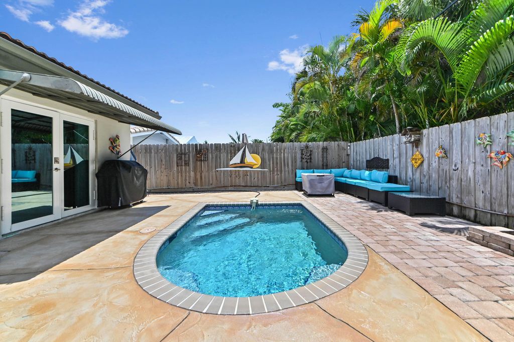 Photo of 138 NE 29th Street, Wilton Manors, FL 33334 (MLS # B26050961)