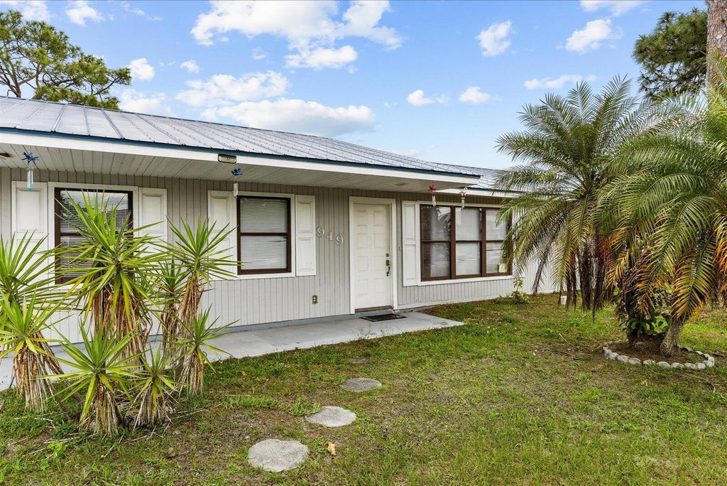 Photo of 949 SE Breakwater Avenue, Port Saint Lucie, FL 34983 (MLS # B26003938)