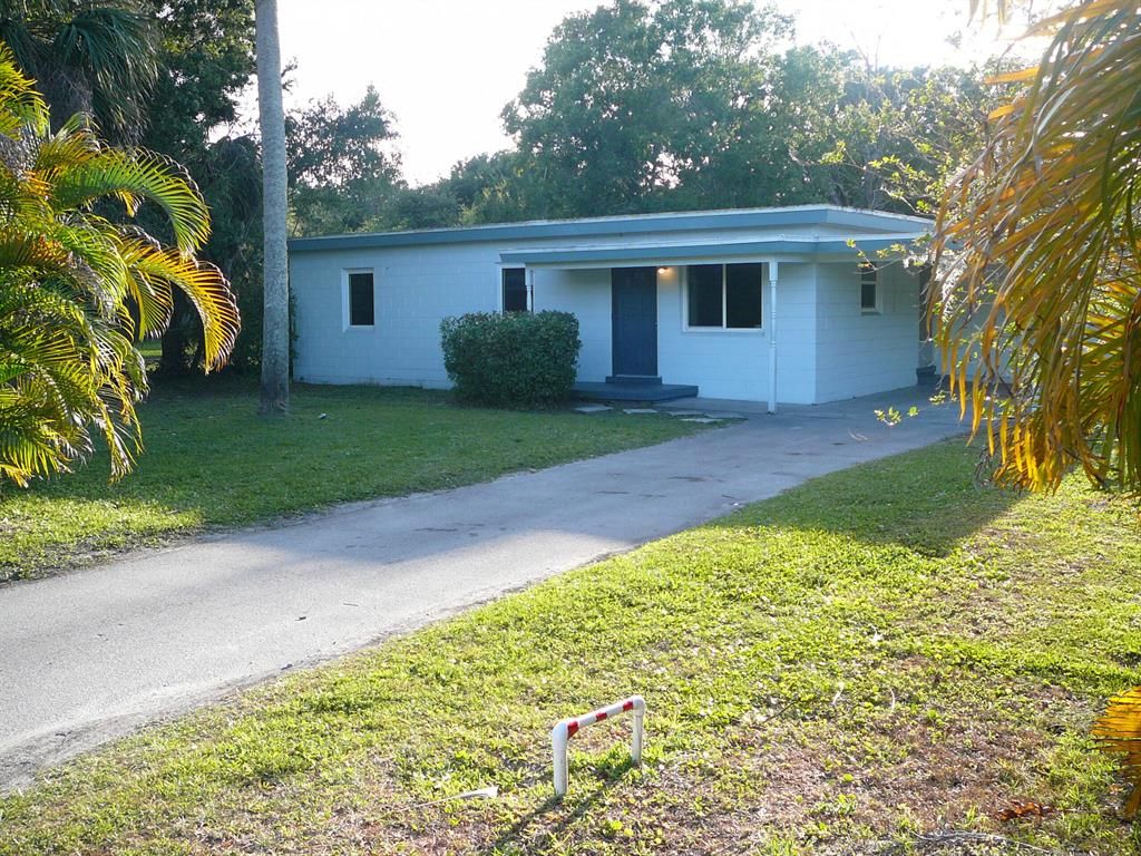Photo of 2707 Quail Road, Fort Pierce, FL 34981 (MLS # R10874295)