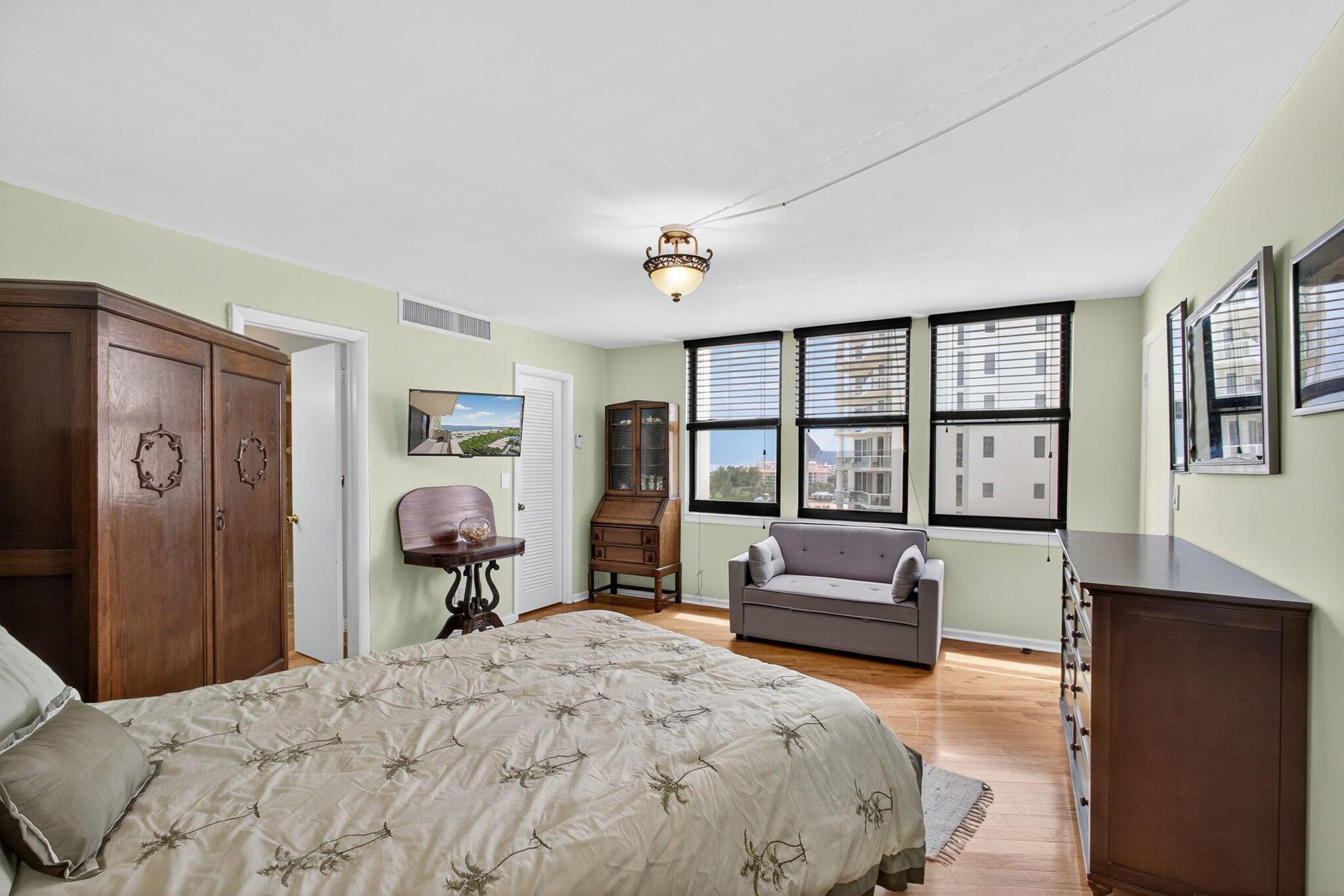 PHOENIX TOWERS - Residential Lease