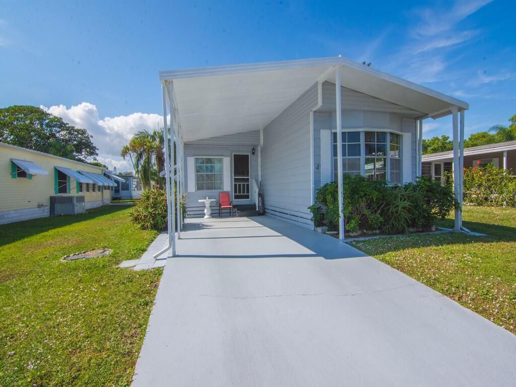 Photo of 4 Oliva Road, Port Saint Lucie, FL 34952 (MLS # R11146680)