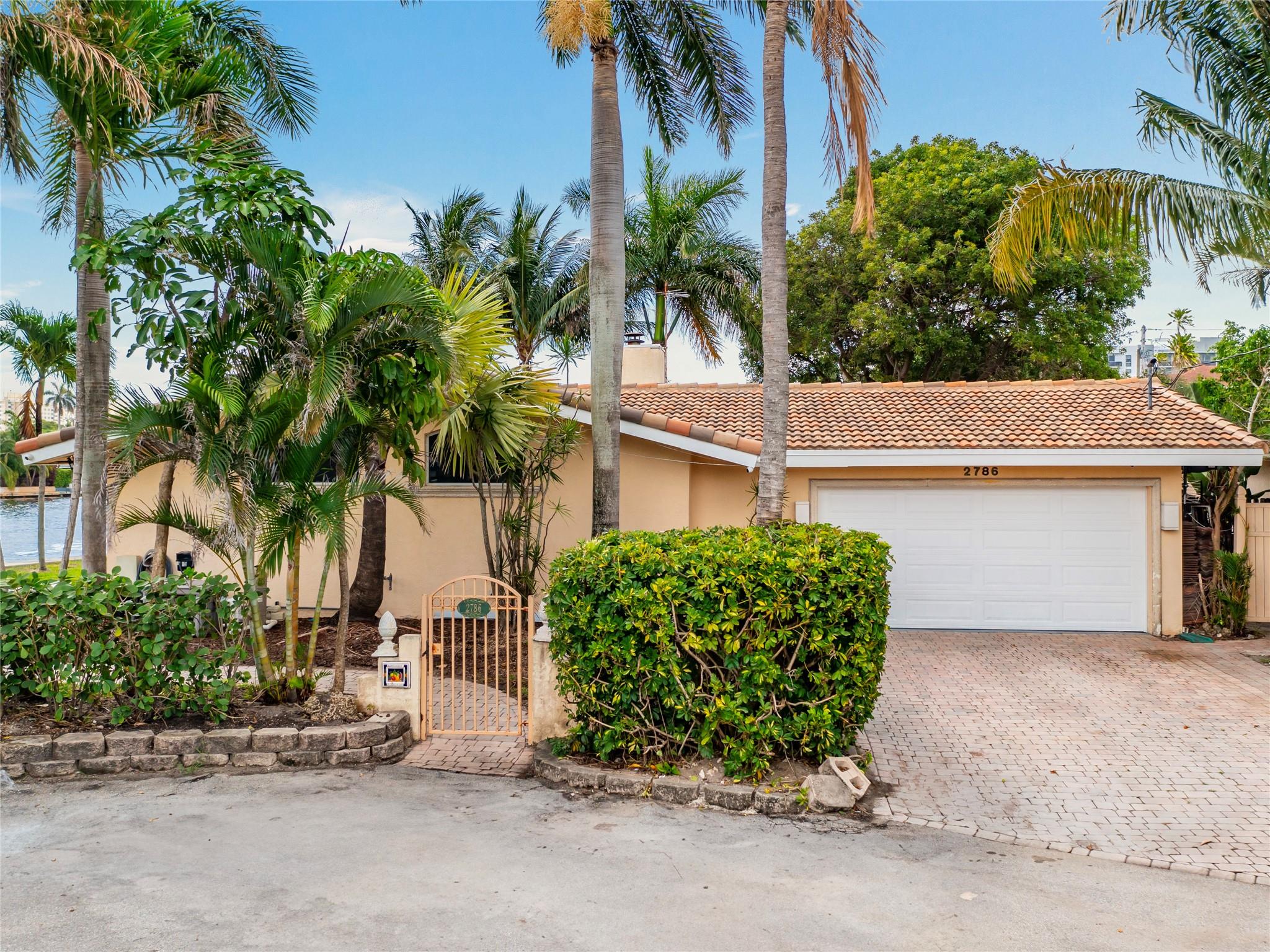 POMPANO ISLES - Residential