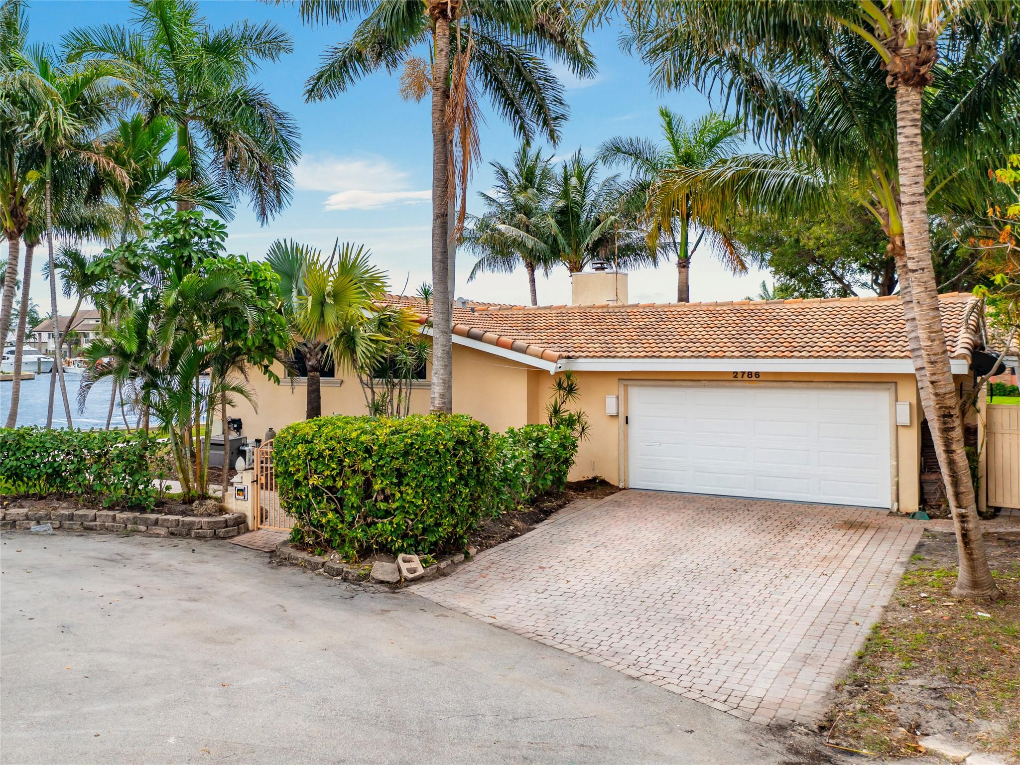 POMPANO ISLES - Residential