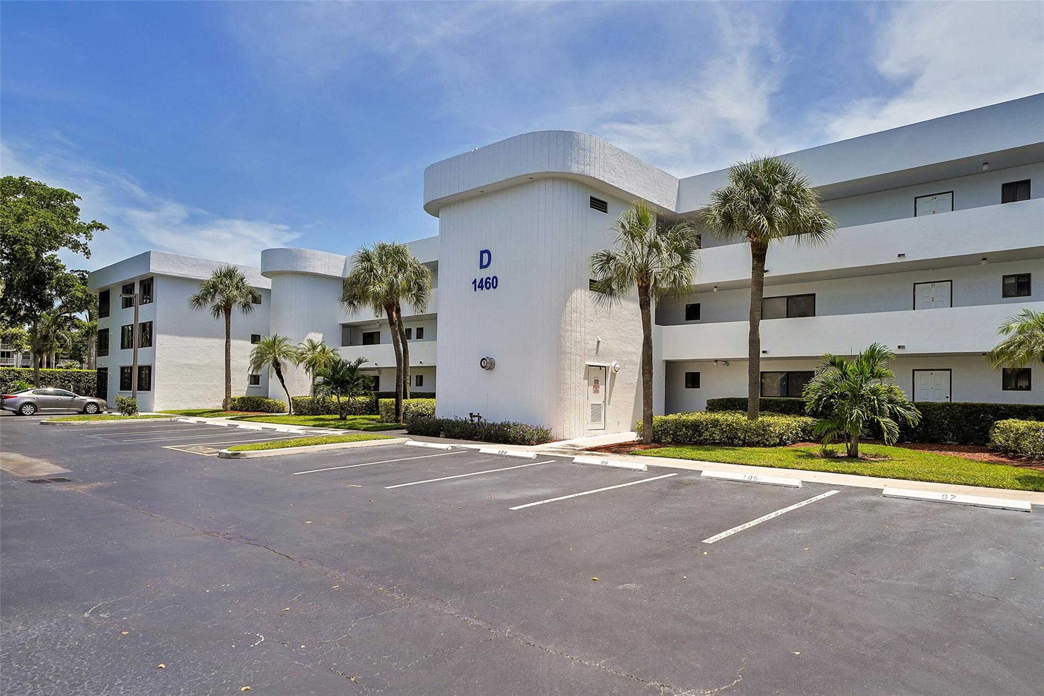 COMPLETELY REMODELED...STUNNING AND SPACIOUS AND MODERN.......HAS SCREENED BALCONY WITH NICE GARDEN VIEW. MINS TO THE BEACH, SHOPPING AND ALL SO. FLA FUN...GATED COMMUNITY OFFERS 2 POOLS, FITNESS ROOM, TENNIS, AND GREAT TO LIVE!!!