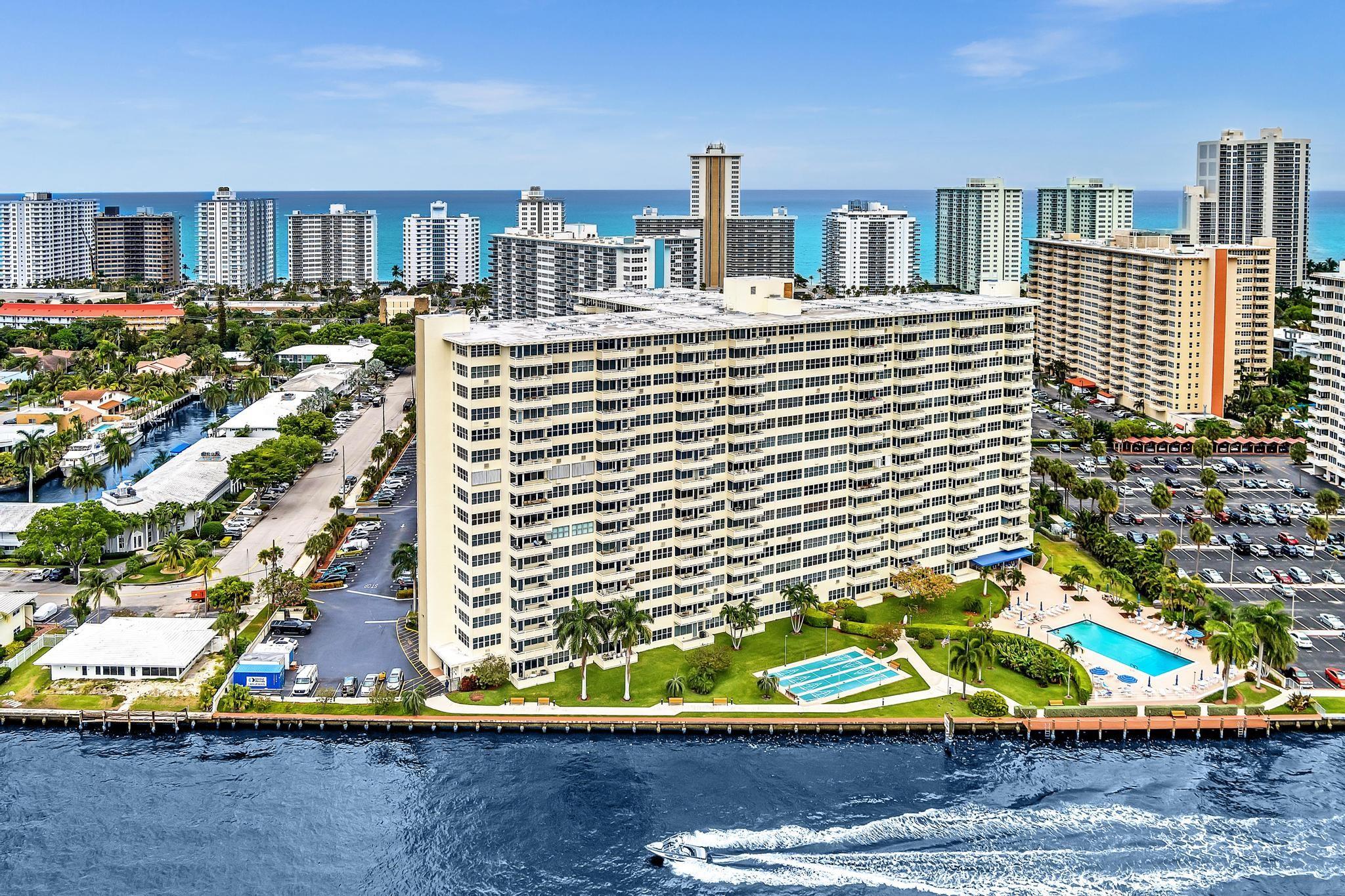 Coral Ridge Towers North - Residential