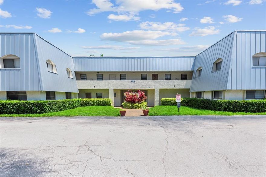 ALL AGES BIKE TO THE BEACH, BREATH TAKING 2ND FLOOR 2 BEDROOM 2 BATHROOM CONDO IN EAST BOCA, CLOSE TO THE TOWNCENTER MALL, MIZNER PARK AND MANY OTHER ATTRACTIONS. LAUNDRY FACILITIES IN BUILDING, POOL, WALKING DISTANCE TO FAU, HOSPITALS, COFFEE PLACES, GAS STATION, PHARMACIES, ETC... THIS IS A HARD TO FIND DEAL, COME SEE IT TODAY. LIKE NEW AC UNIT, NO CARPET AT ALL, TILE AND LAMINATE THROUGHOUT, REMODELED BATHROOMS, ITS A PLACE TO CALL HOME. ROOF REPLACED 2020. GREAT PROPERTY FOR INVESTMENT OR TO LIVE. PET FRIENDLY COMMUNITY. CLOSE TO ALL YOU NEED YET IN A QUIET LOCATION. GREAT SCHOOL DISTRICT IN THE BEAUTIFUL BOCA RATON... ENGLISH, ESPANOL, PORTUGUES, KREYOLE.