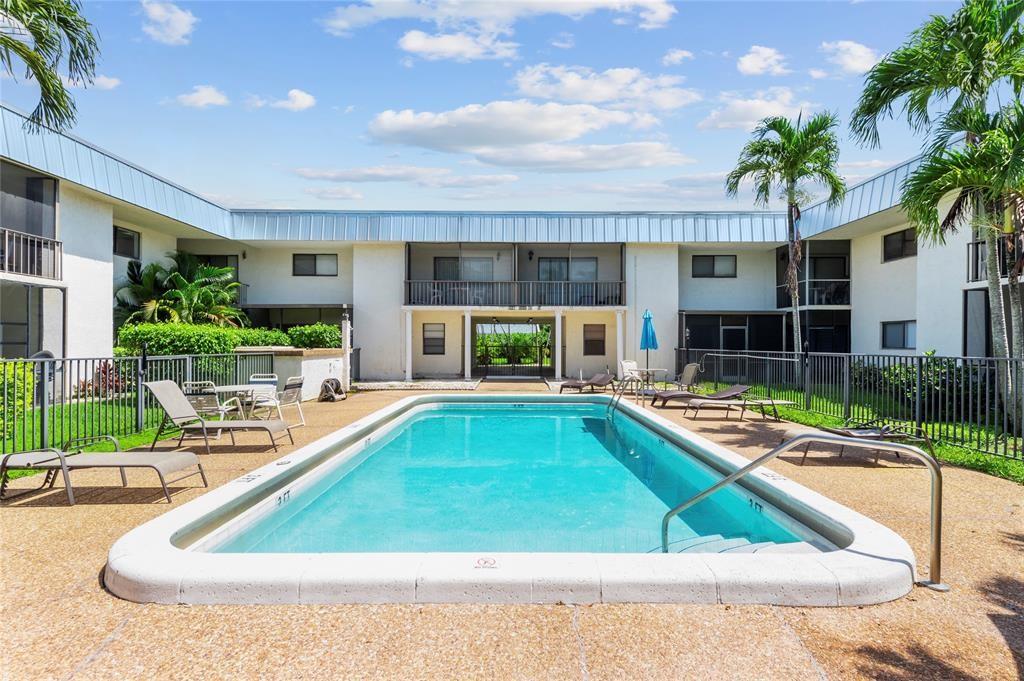 CENTRE HILL COURTS - Residential