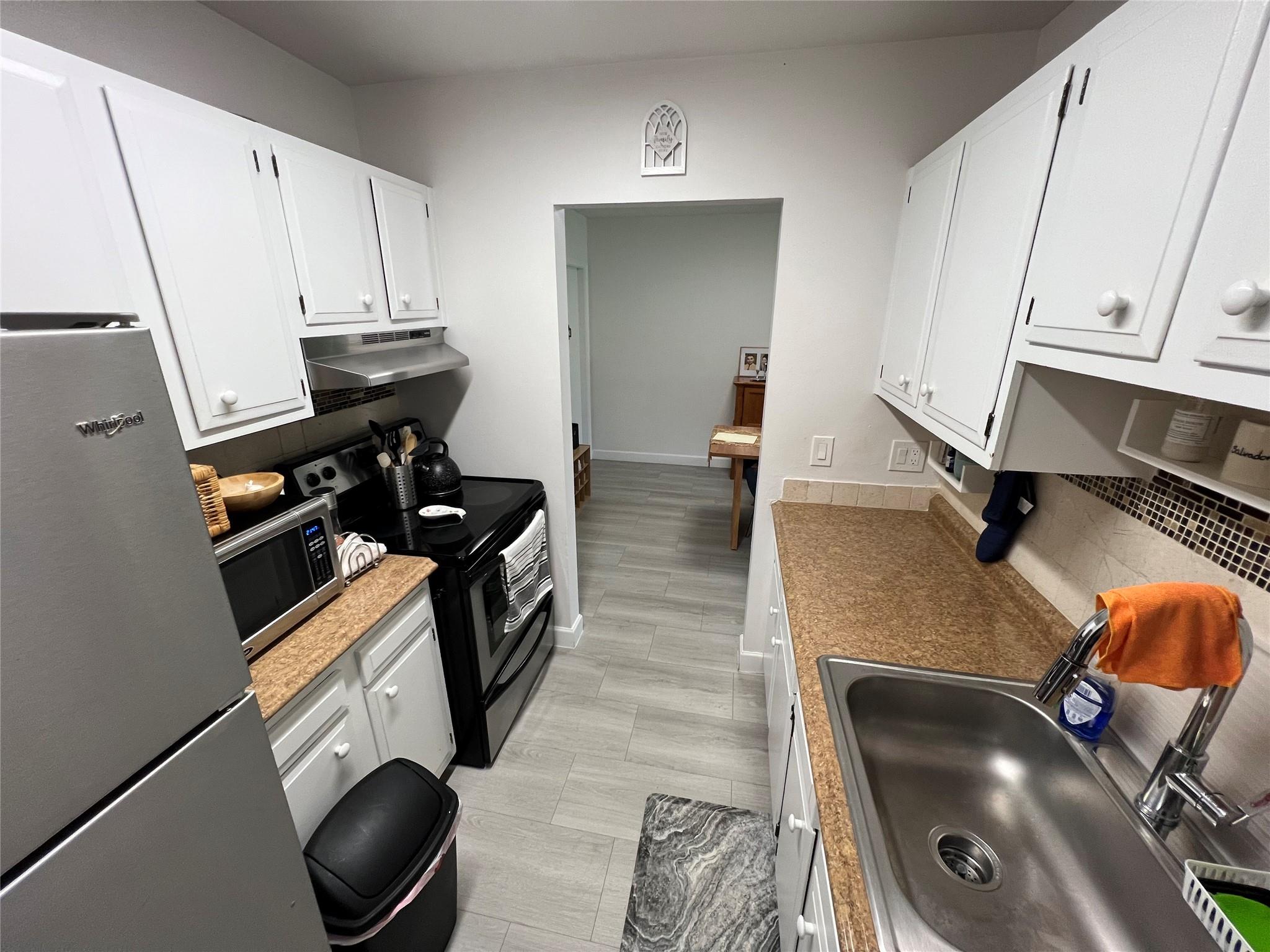 CENTRE HILL COURTS - Residential