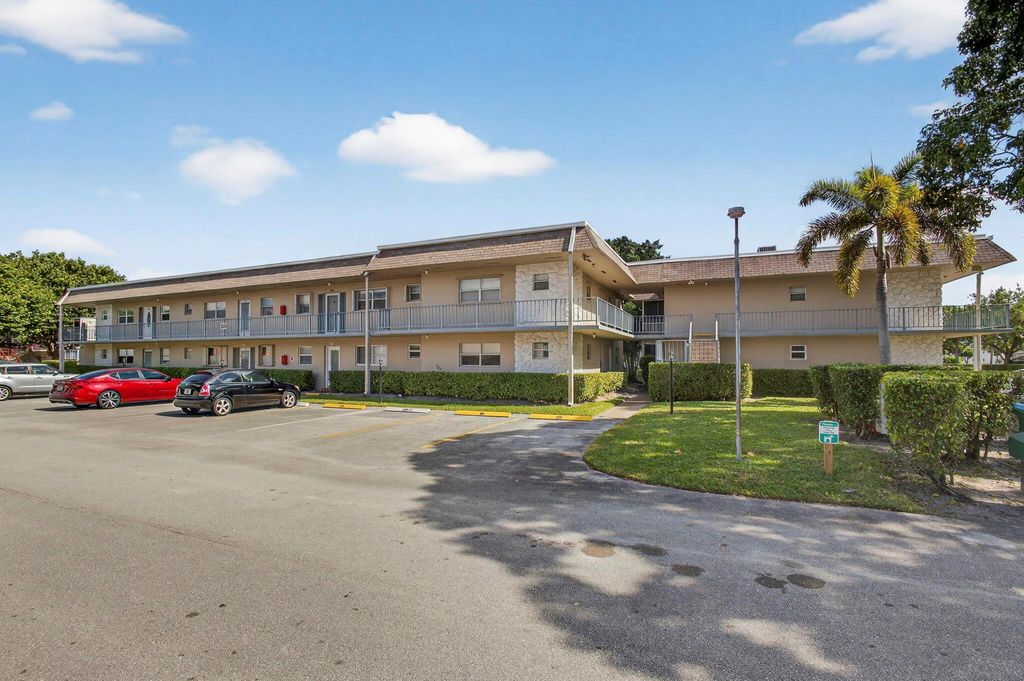 Photo of 116 Oxford 200, West Palm Beach, FL 33417 (MLS # R11143360)