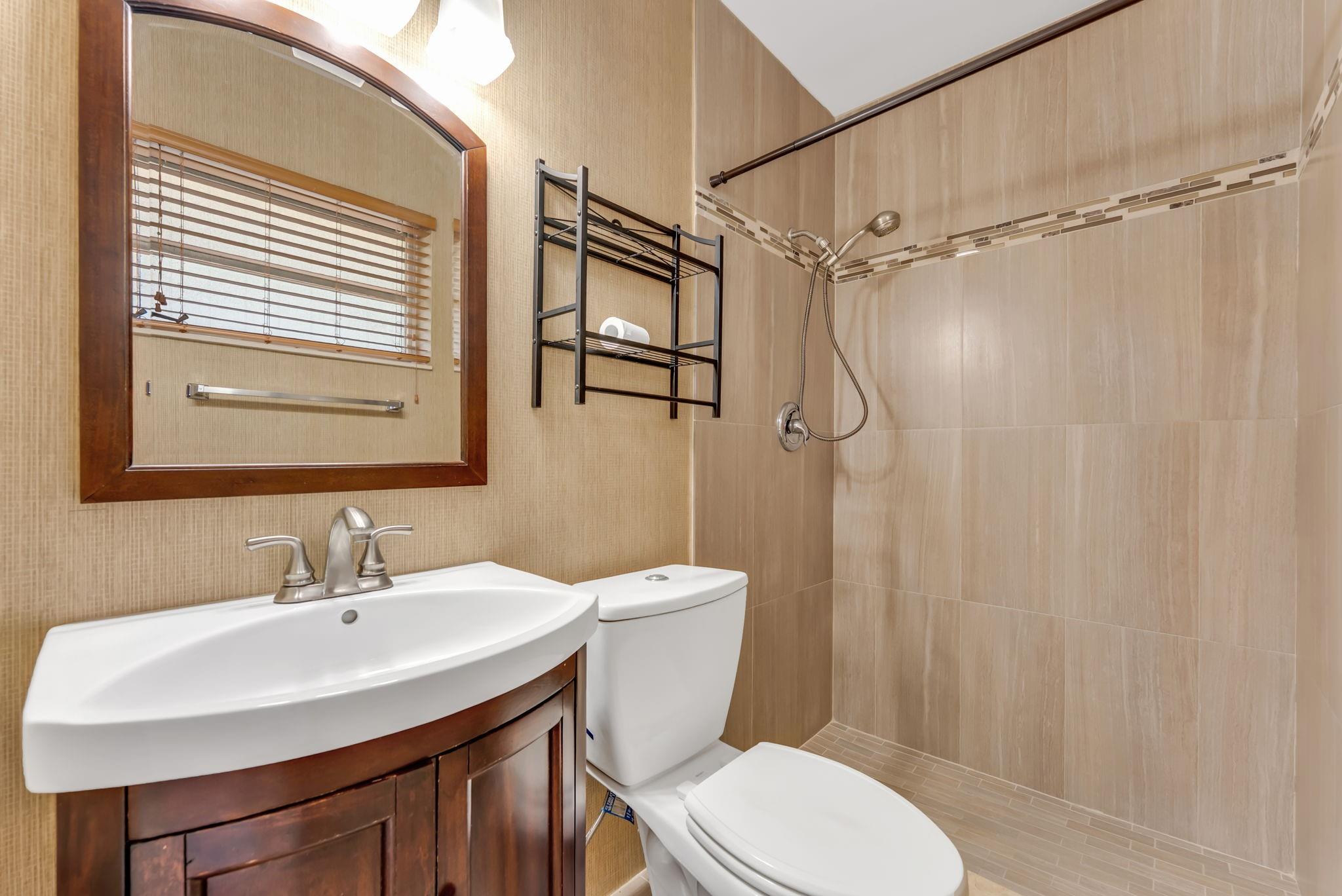 Santamaria Harbor 28-27 B - Residential