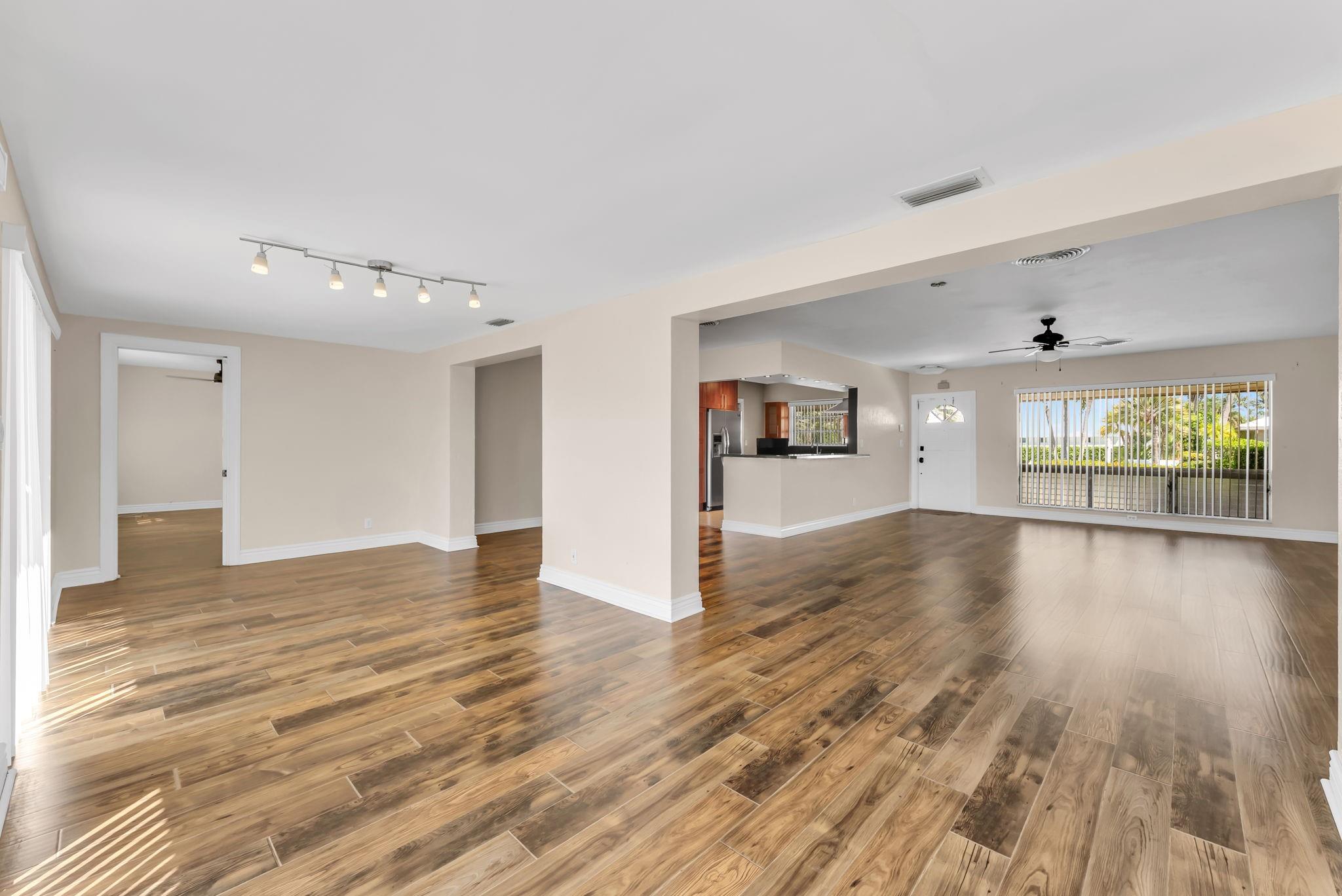 Santamaria Harbor 28-27 B - Residential