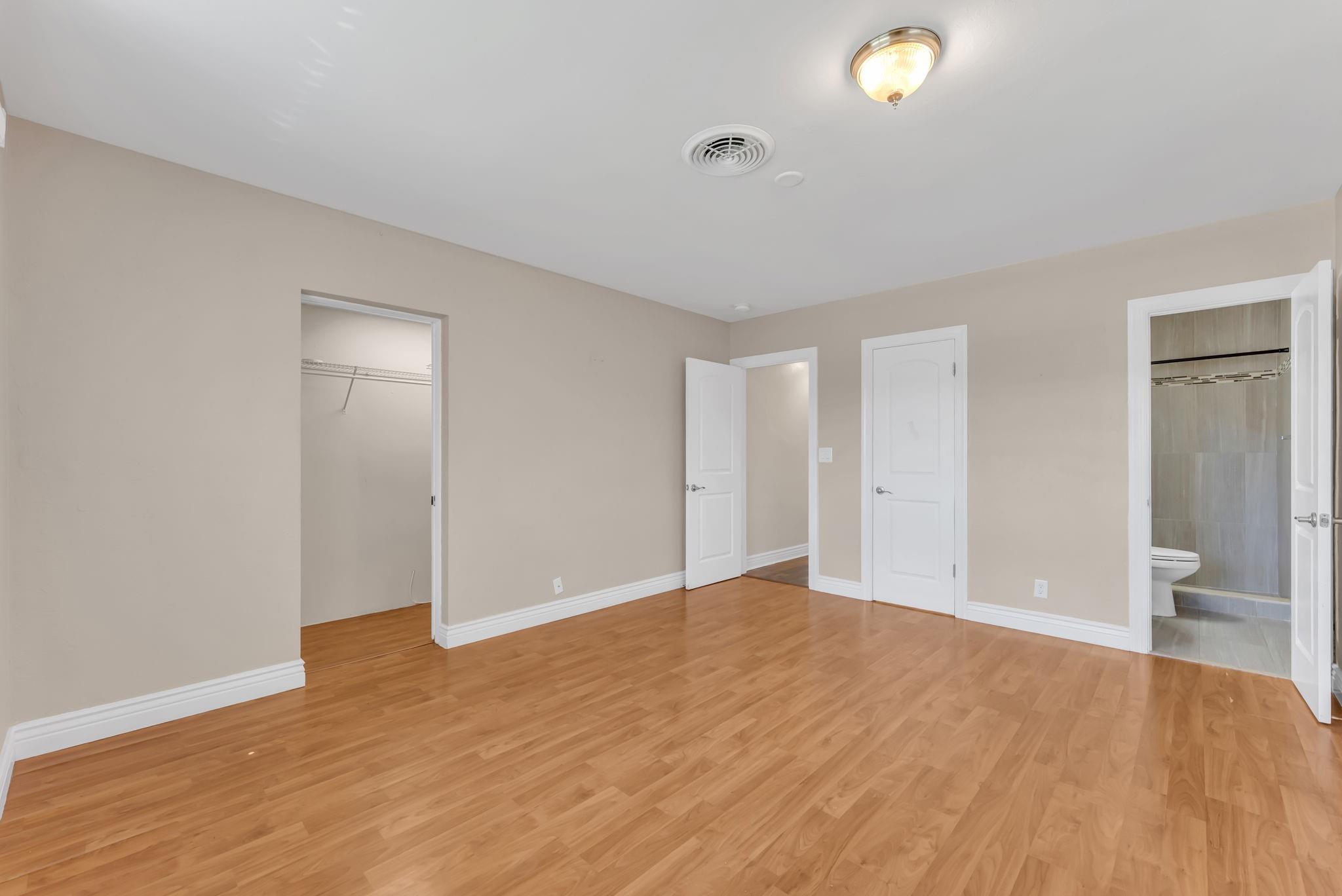 Santamaria Harbor 28-27 B - Residential