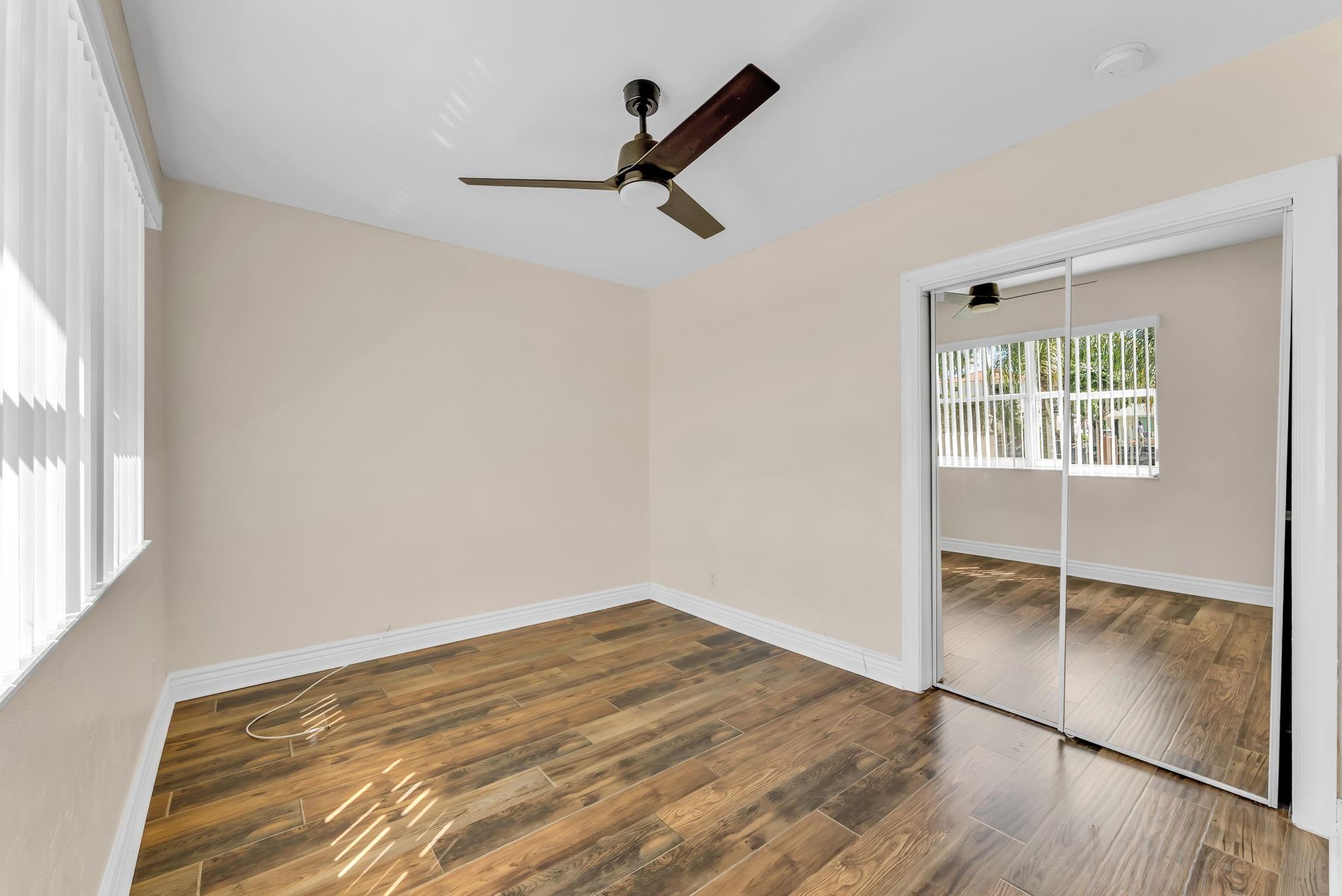 Santamaria Harbor 28-27 B - Residential