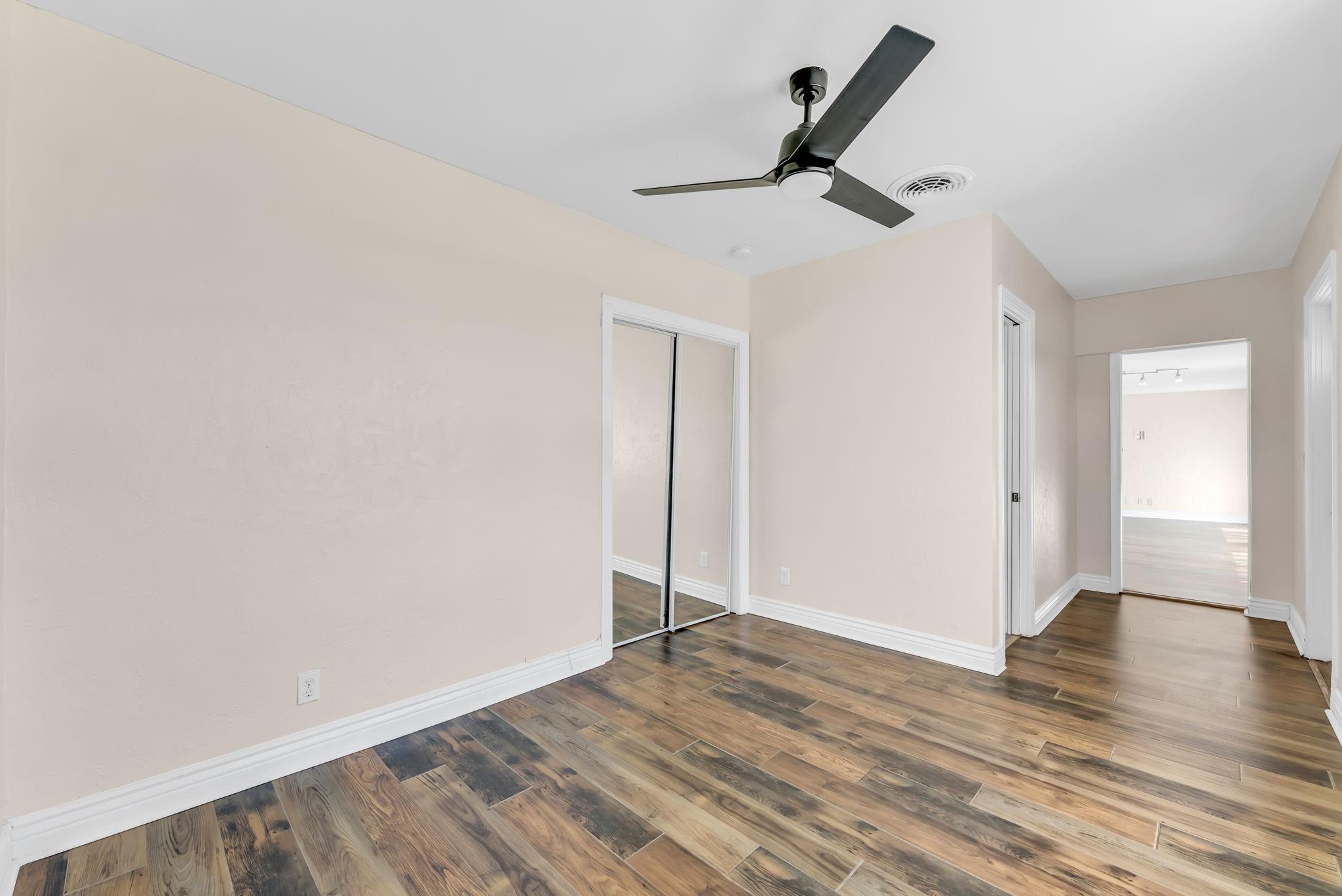 Santamaria Harbor 28-27 B - Residential