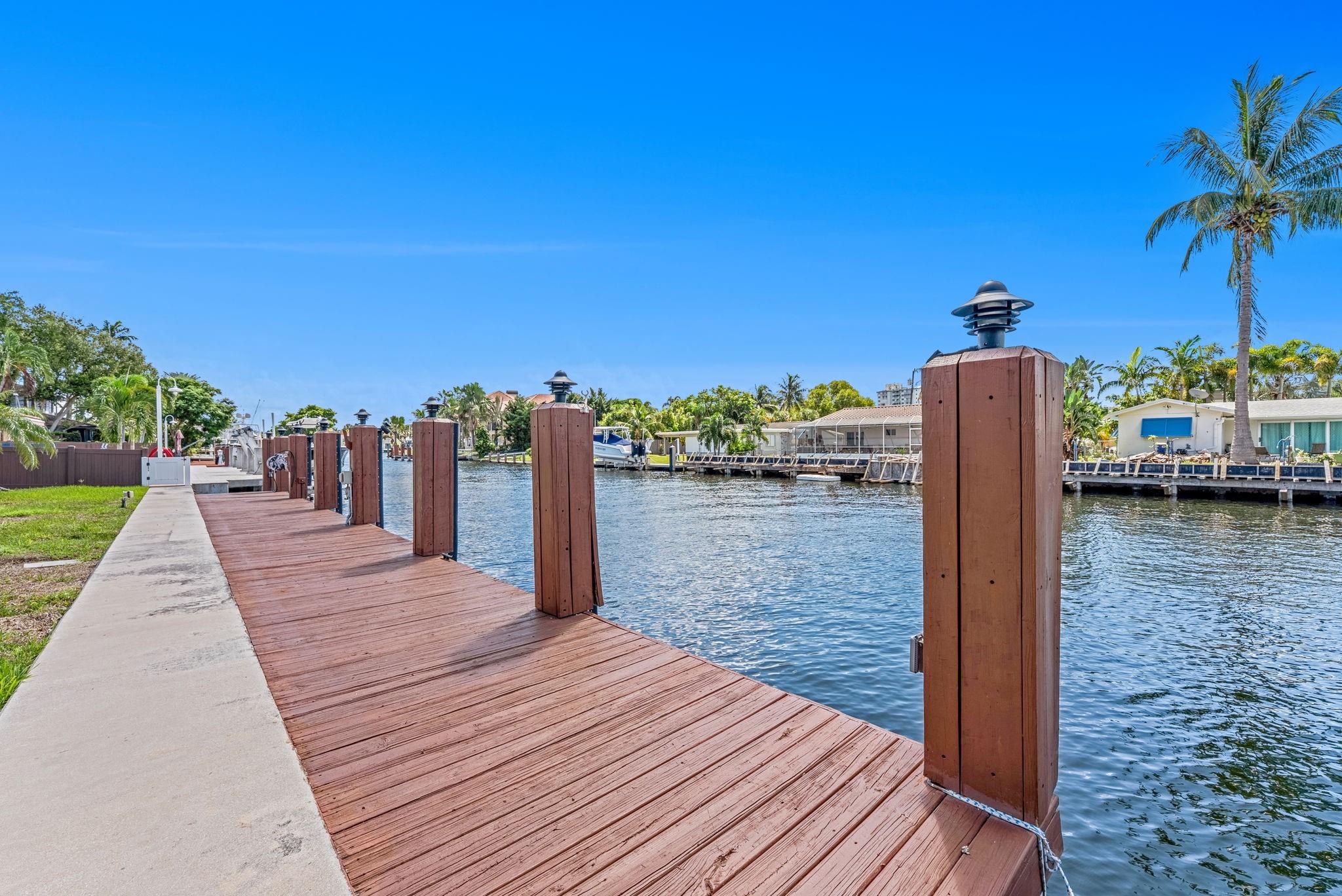 Santamaria Harbor 28-27 B - Residential