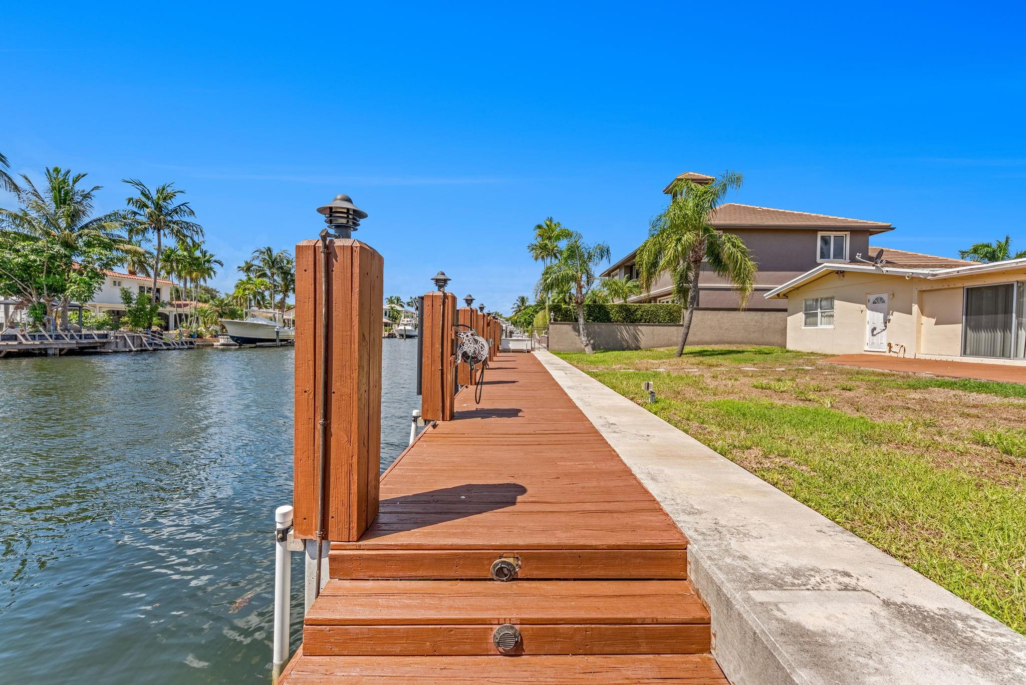 Santamaria Harbor 28-27 B - Residential