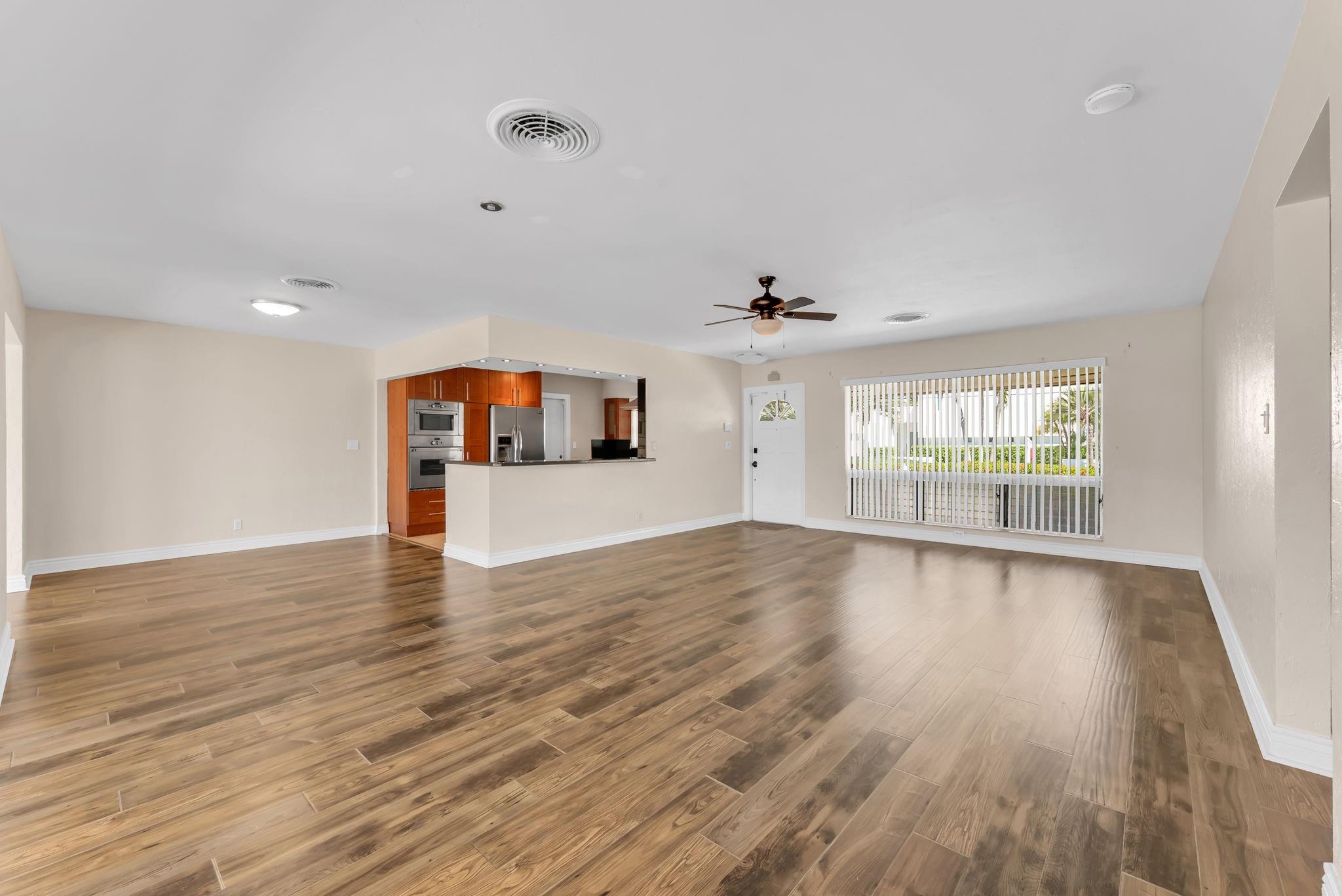 Santamaria Harbor 28-27 B - Residential