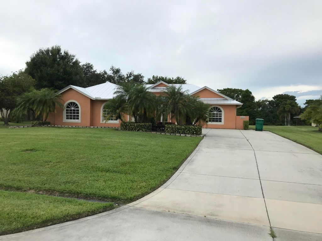 Photo of 2225 SE 9th Avenue, Okeechobee, FL 34974 (MLS # B26023688)