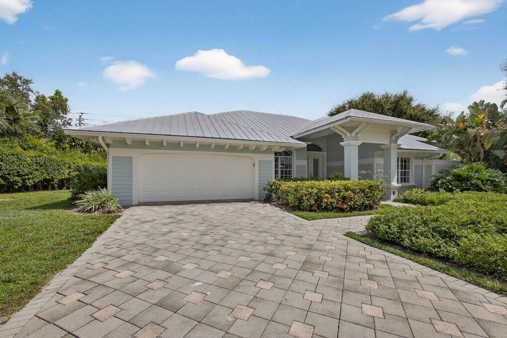 Photo of 8401 SE Ketch Court, Hobe Sound, FL 33455 (MLS # R11128652)