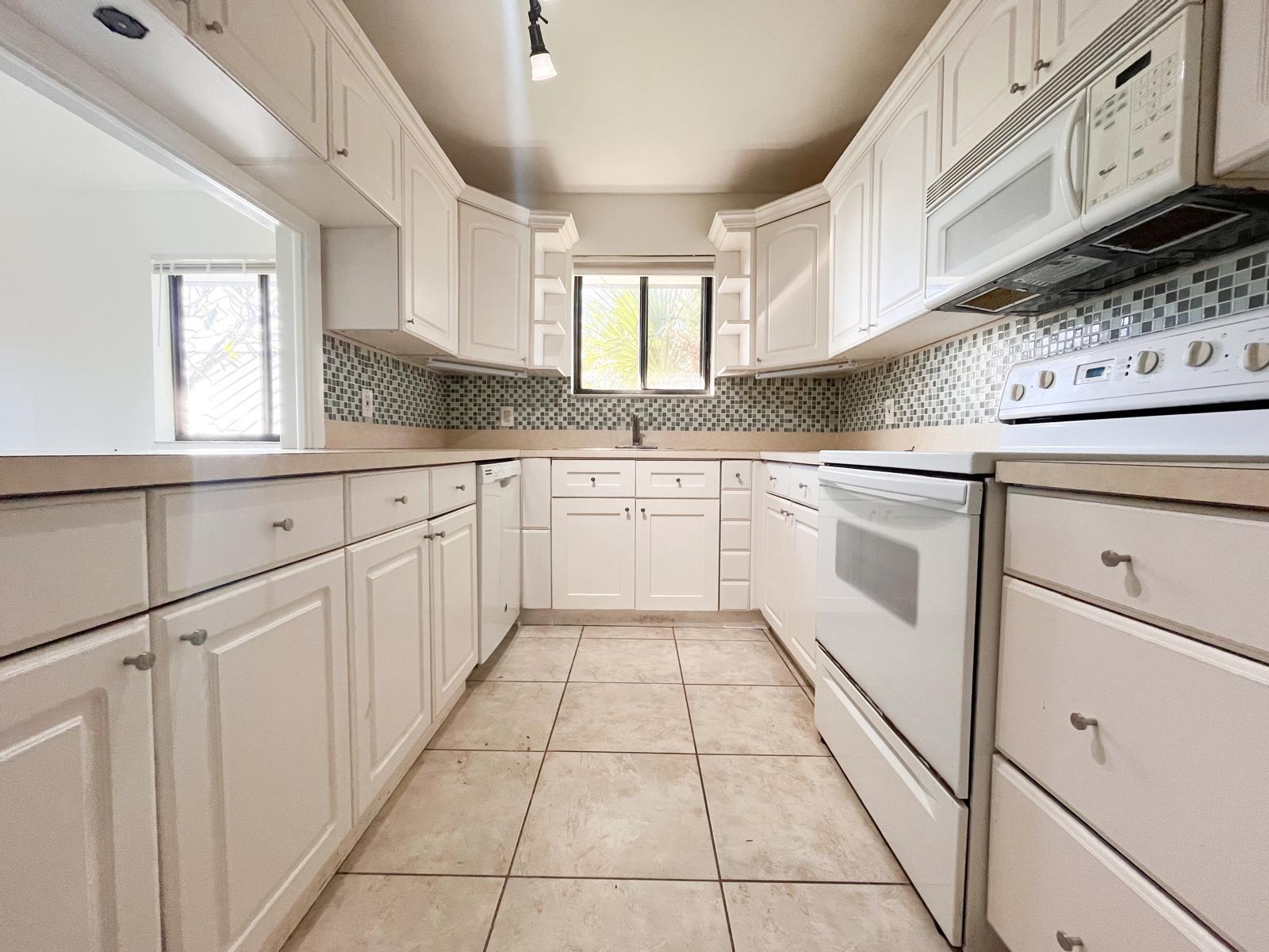 ONE TWENTY FIVE PALMWAY C - Residential Lease