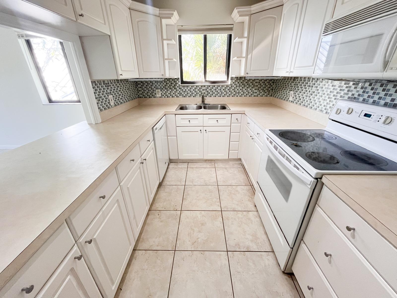 ONE TWENTY FIVE PALMWAY C - Residential Lease