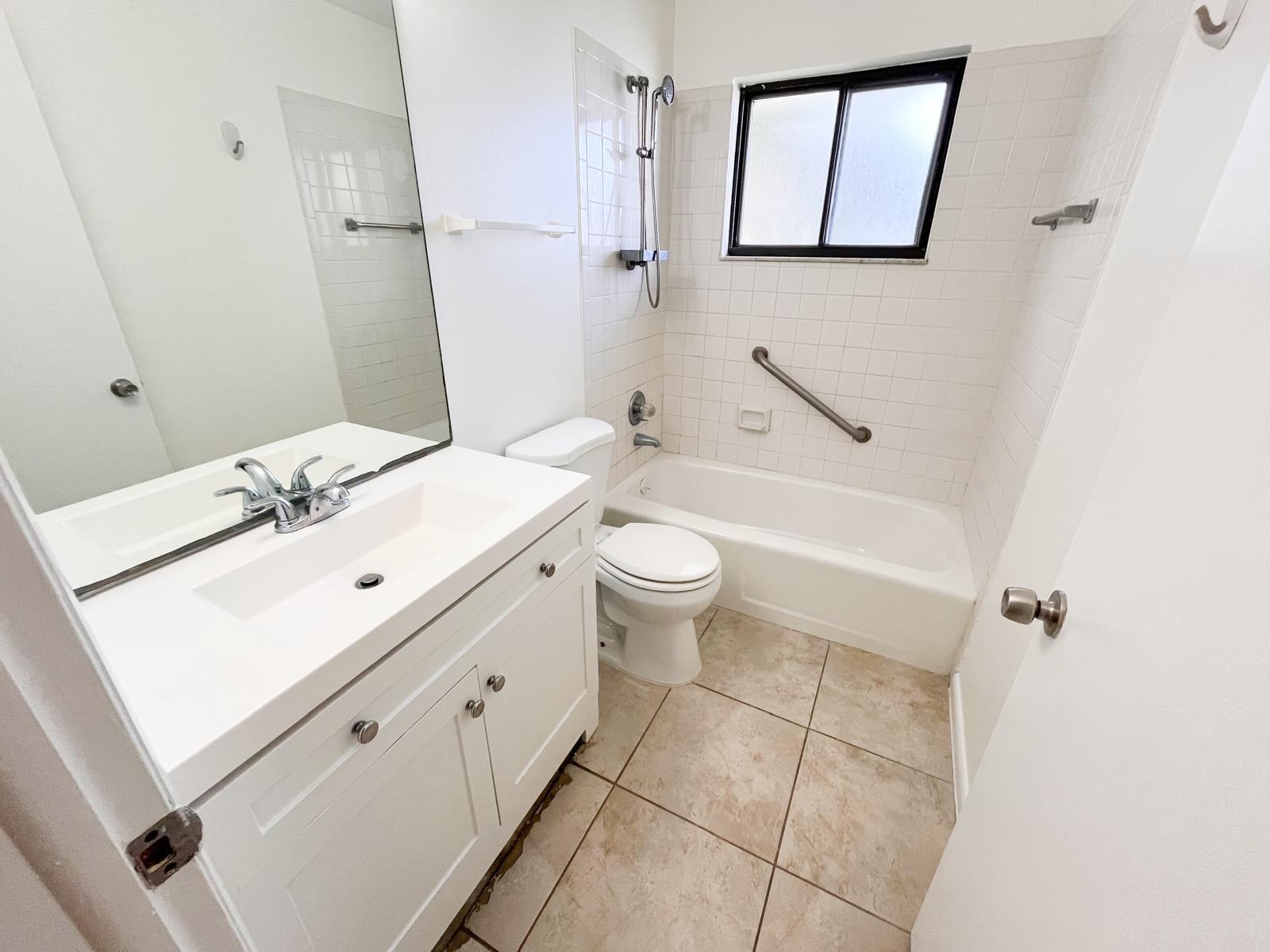 ONE TWENTY FIVE PALMWAY C - Residential Lease