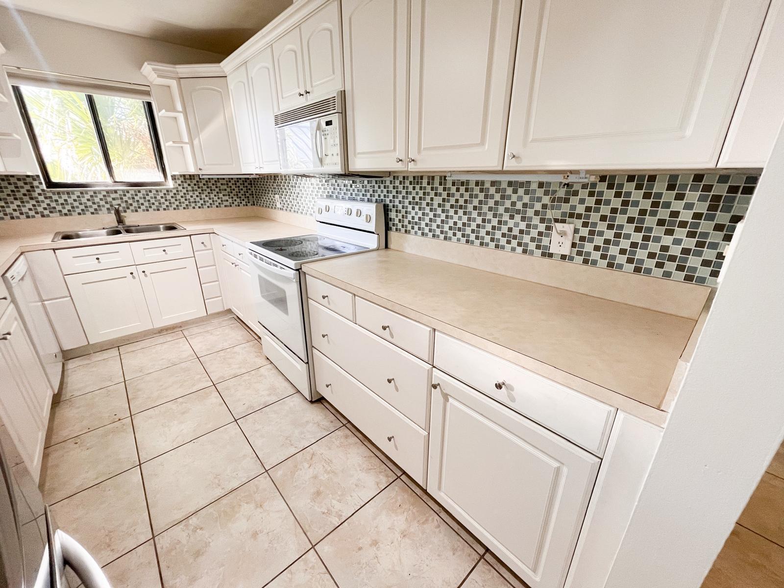 ONE TWENTY FIVE PALMWAY C - Residential Lease