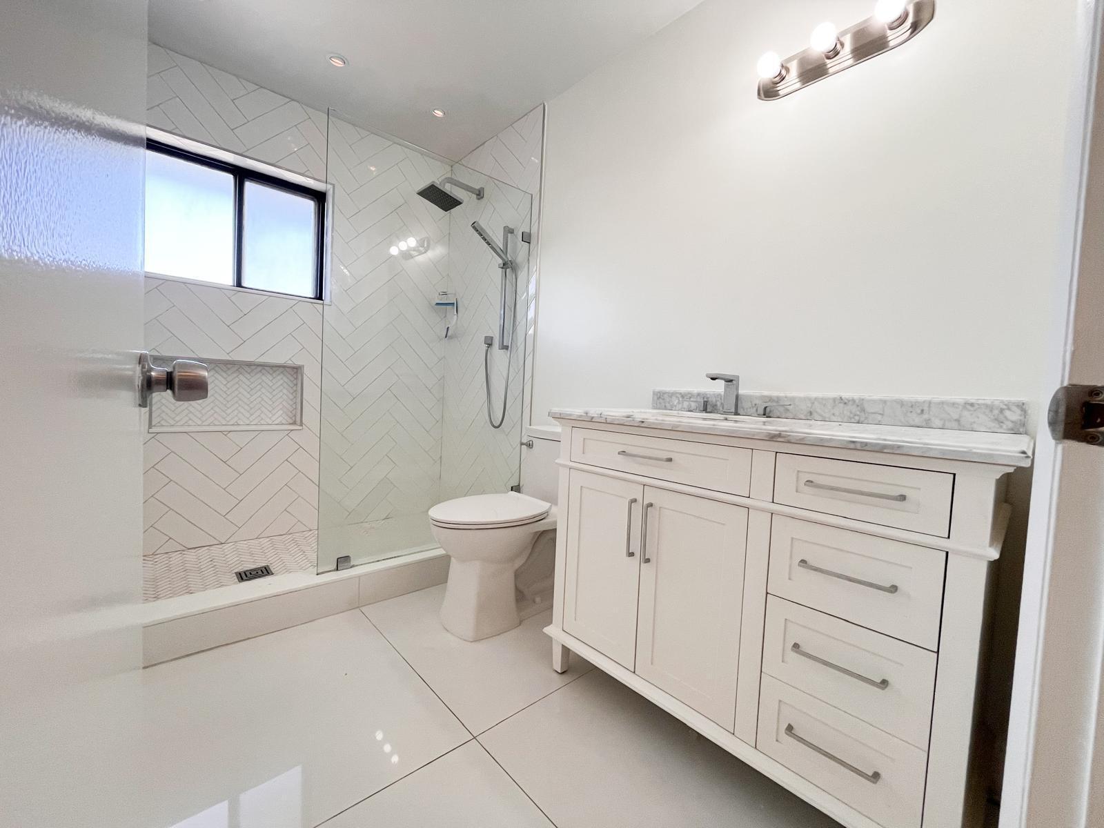 ONE TWENTY FIVE PALMWAY C - Residential Lease