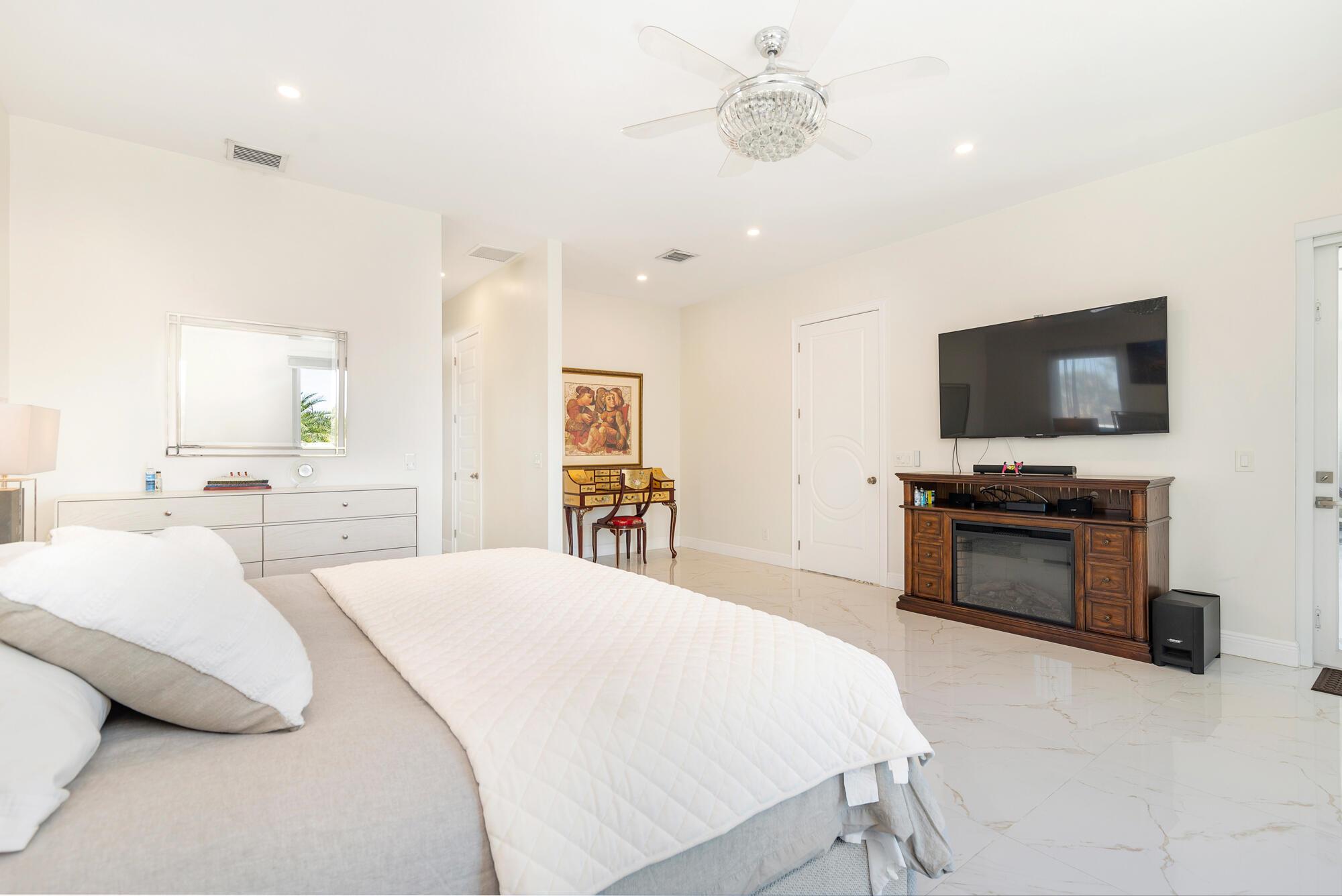 LAKE CLARKE ISLE 2 - Residential