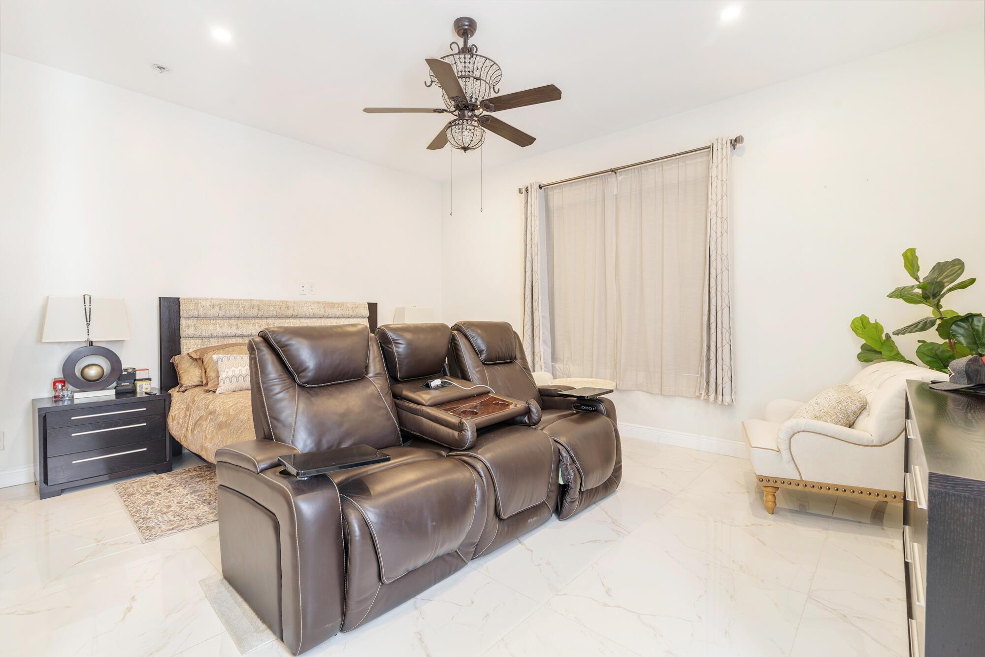 LAKE CLARKE ISLE 2 - Residential