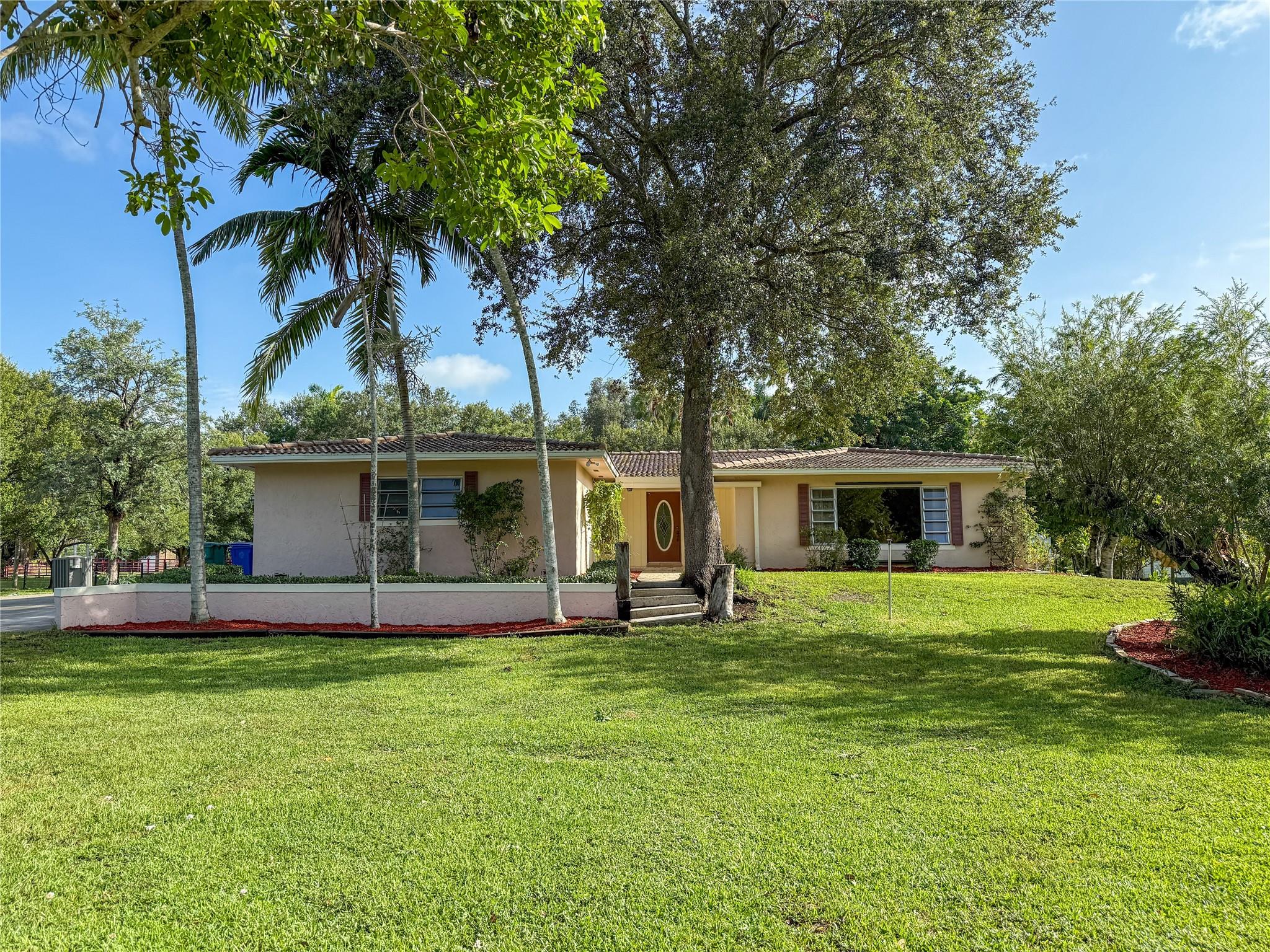 14431 MUSTANG TRAIL, Southwest Ranches, FL, 33330/$2,499,900 1 14431 MUSTANG TRAIL
