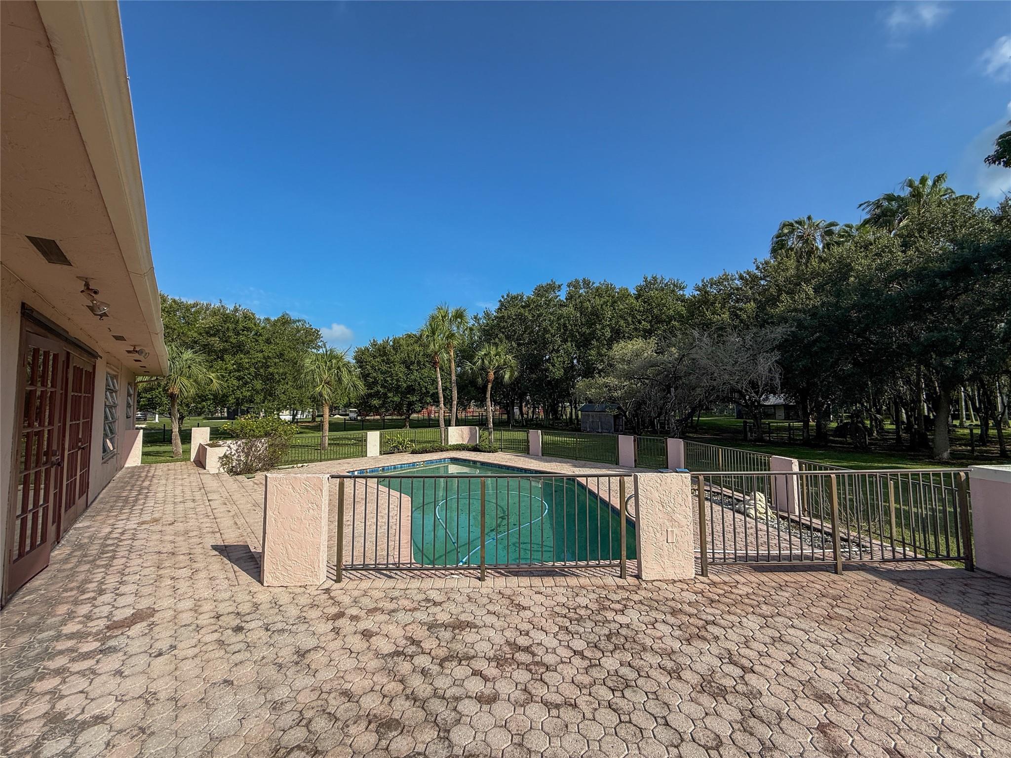 14431 MUSTANG TRAIL, Southwest Ranches, FL, 33330/$2,499,900 3 14431 MUSTANG TRAIL
