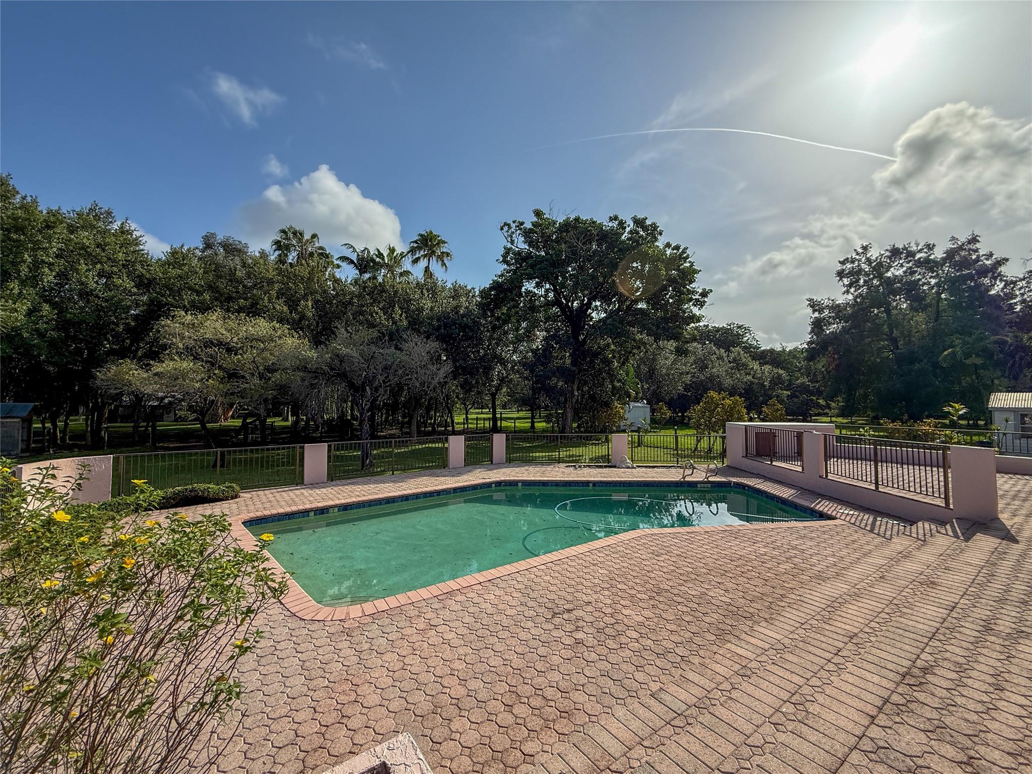 14431 MUSTANG TRAIL, Southwest Ranches, FL, 33330/$2,499,900 4 14431 MUSTANG TRAIL