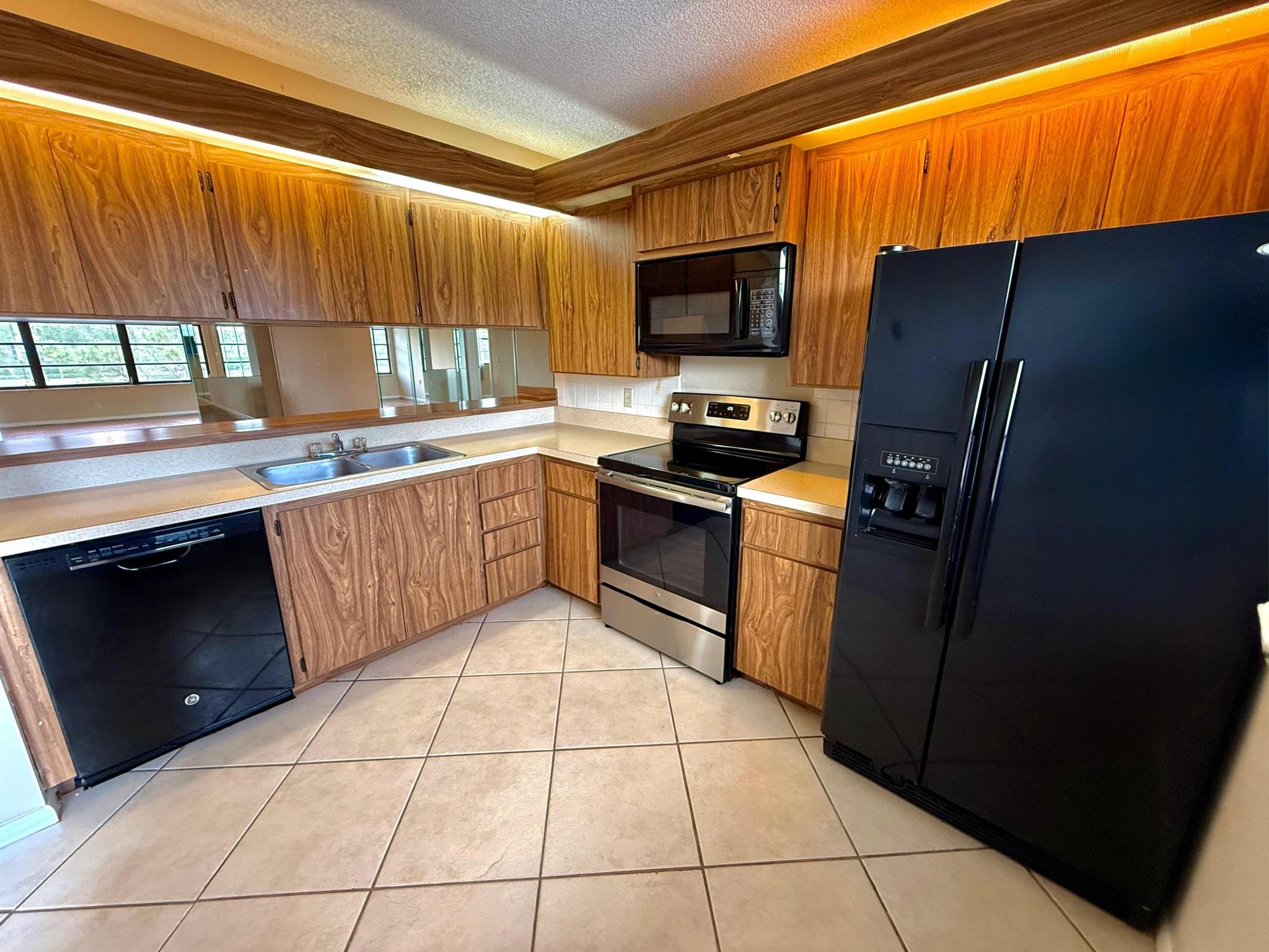 Beautifully located condo in the desirable Whitehall community of West Palm Beach. This well-maintained unit features newer appliances, in-unit washer and dryer, and elegant hardwood floors throughout. Enjoy access to resort-style amenities including a community pool and well-kept grounds. Conveniently located near shopping, dining, and major highways. Ideal for those seeking comfort and a low-maintenance lifestyle in a prime location