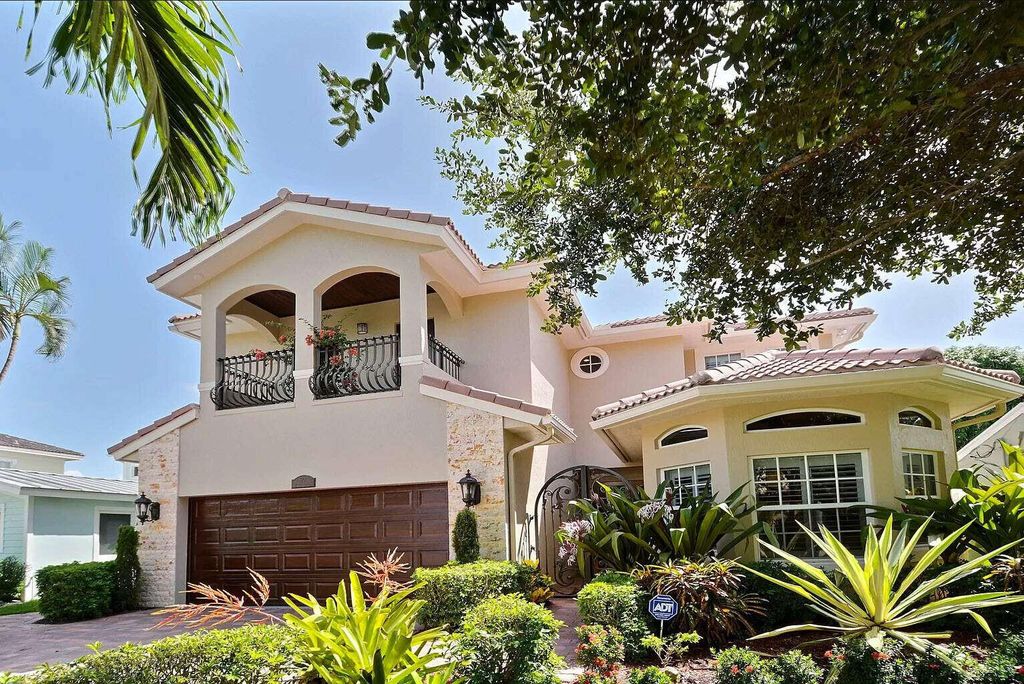 Photo of 512 NE 12th Avenue, Fort Lauderdale, FL 33301 (MLS # B26030257)