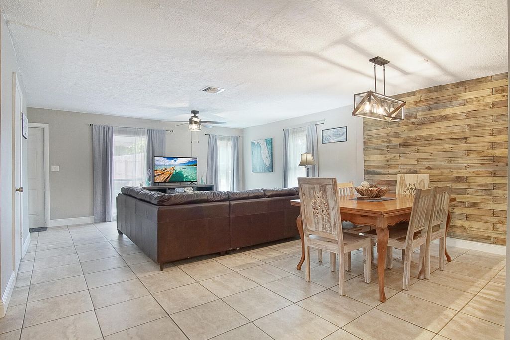 Photo of 1002 Avenue E E, Fort Pierce, FL 34950 (MLS # R11158446)