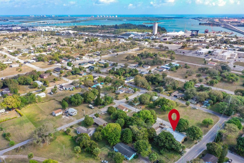 Photo of 1002 Avenue E E, Fort Pierce, FL 34950 (MLS # R11158446)