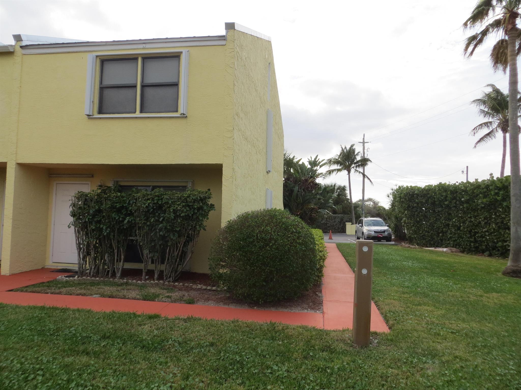 Annual rental 2 bedroom 1 1/2 bath townhome style home across the street from the most gorgeous beach. Includes beach access across the street. Available furnished or unfurnished. End unit assures extra privacy and light from side windows. Completely remodeled with all new kitchen appliances and newly installed AC. Find your beachy home here on North Hutchinson Island! Sorry but No pets (per HOA) and no smoking.