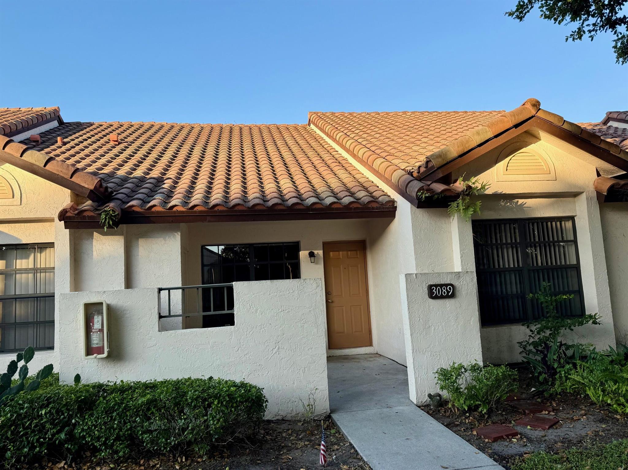 WINDWOOD UNIT I - Residential Lease