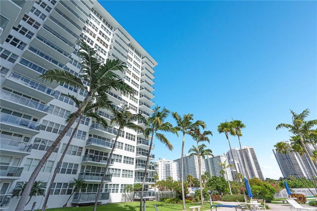 Coral Ridge Towers East - Residential