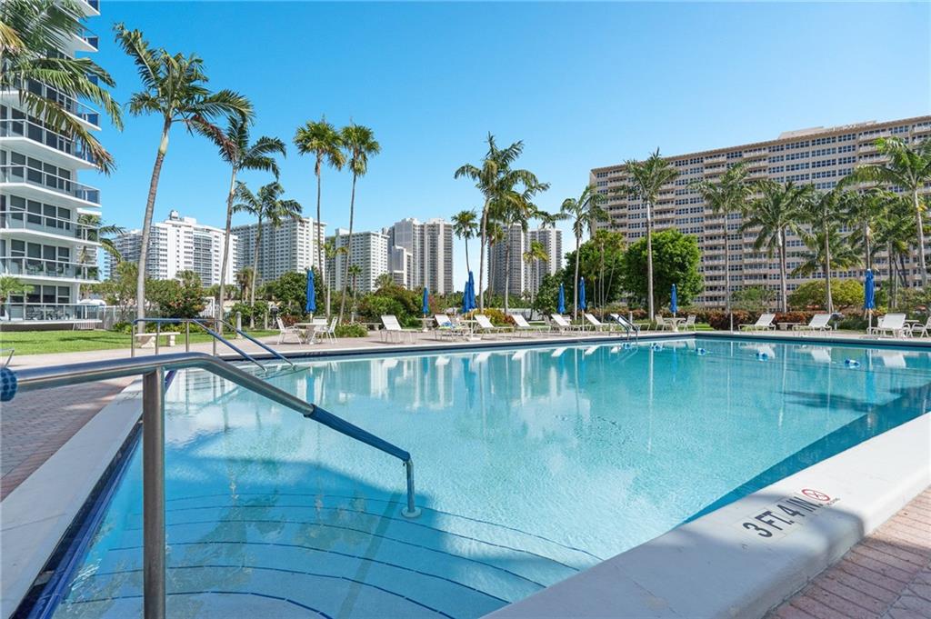 Coral Ridge Towers East - Residential