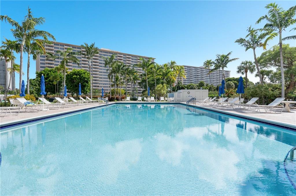 Coral Ridge Towers East - Residential