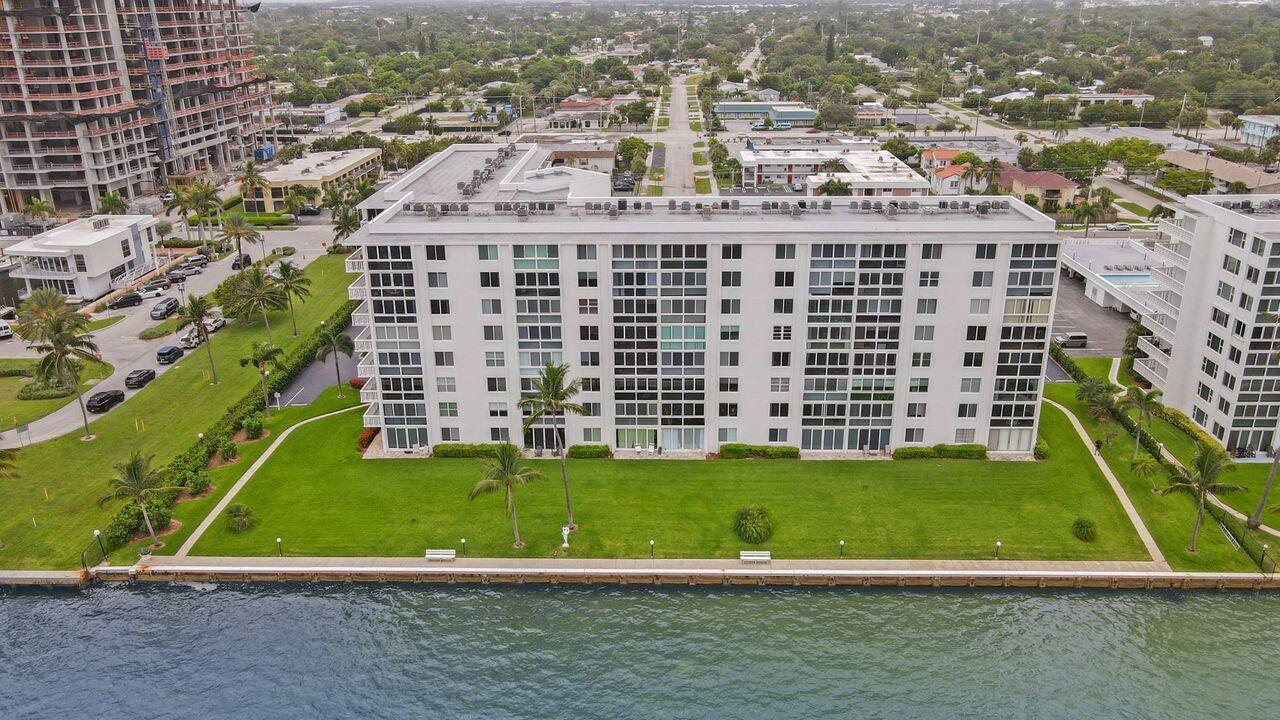 LAKE HARBOUR TOWERS CONDO - Residential