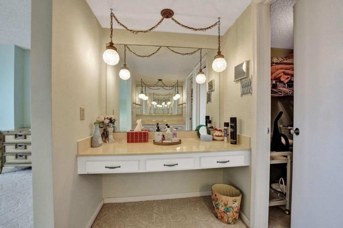 LAKE HARBOUR TOWERS CONDO - Residential