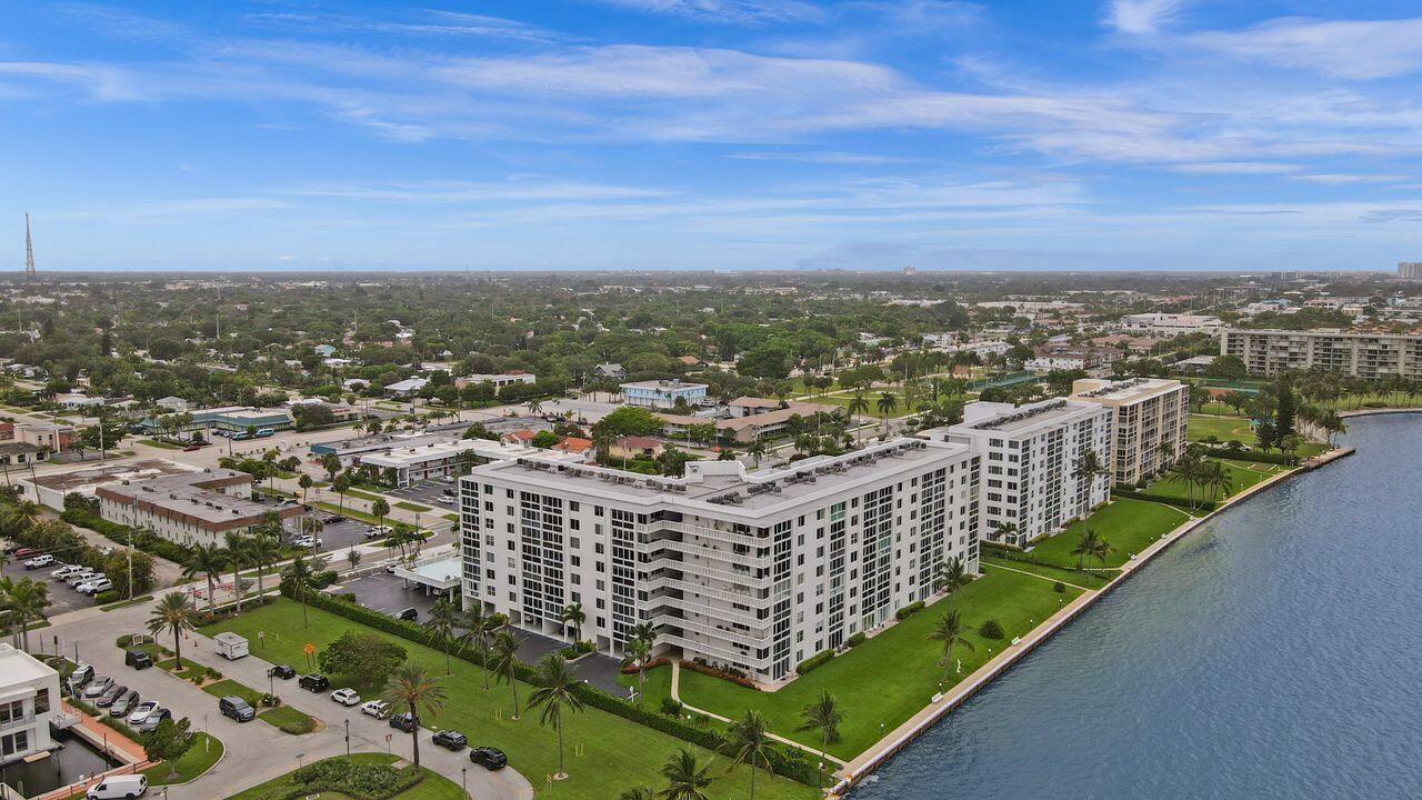 LAKE HARBOUR TOWERS CONDO - Residential