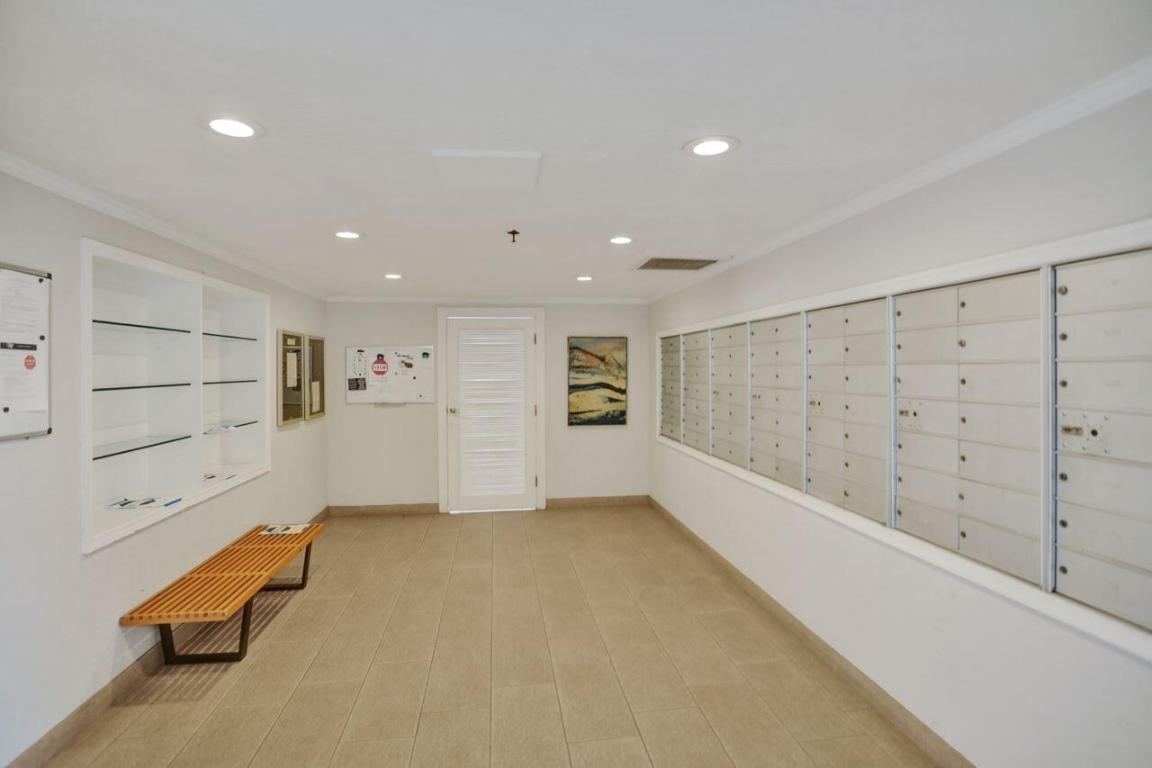 LAKE HARBOUR TOWERS CONDO - Residential