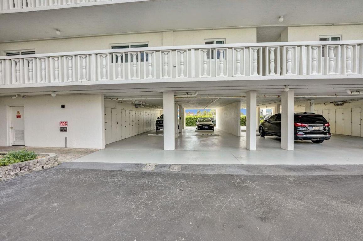 LAKE HARBOUR TOWERS CONDO - Residential