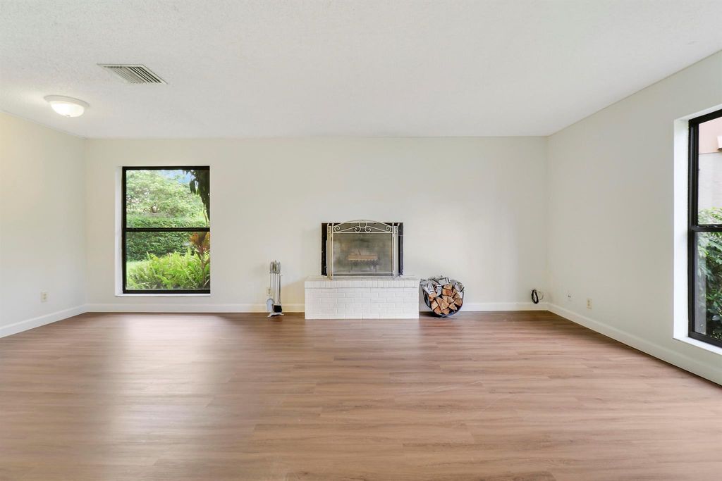 Photo of 313 Sandtree Drive, Palm Beach Gardens, FL 33403 (MLS # R11004159)