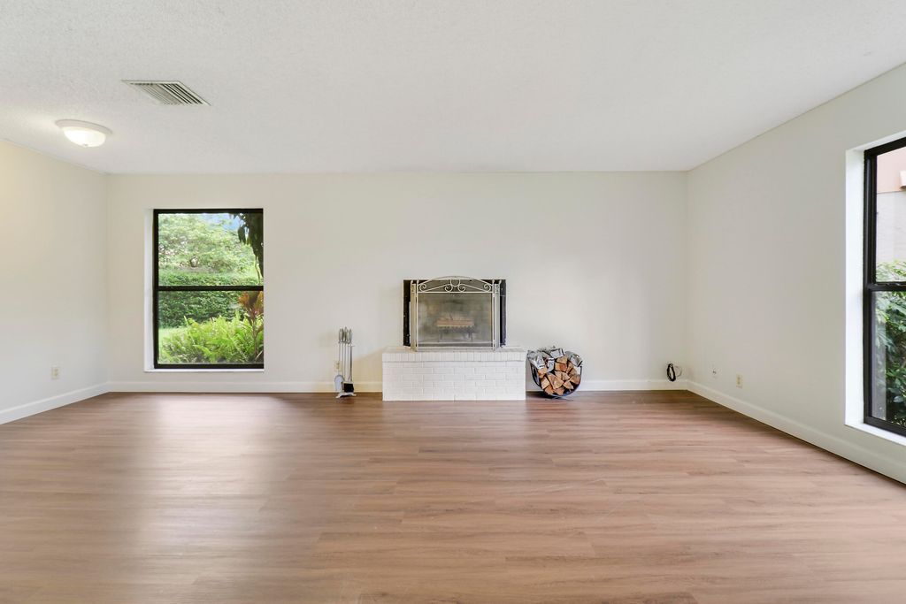 Photo of 313 Sandtree Drive, Palm Beach Gardens, FL 33403 (MLS # R11004159)